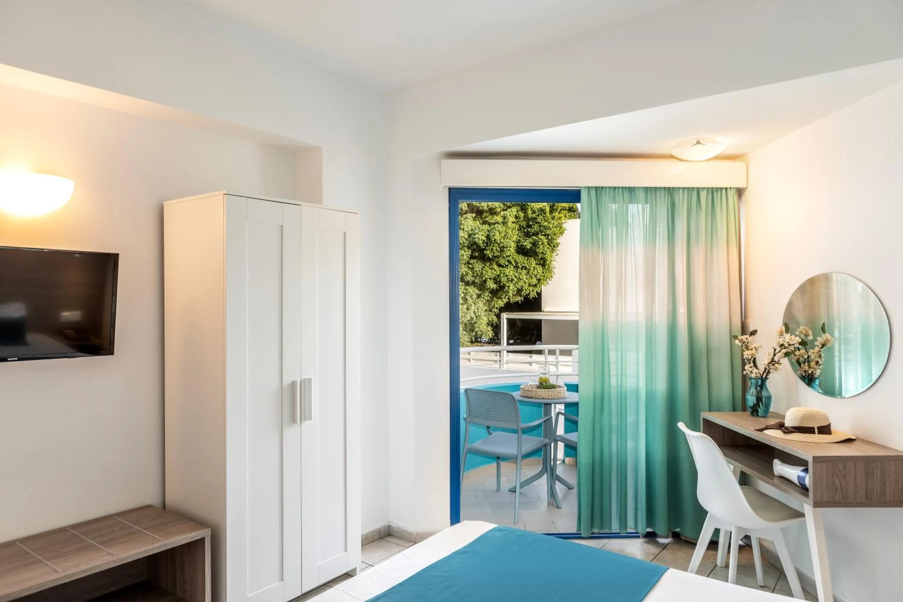 Lantiana Gardens ApartHotel