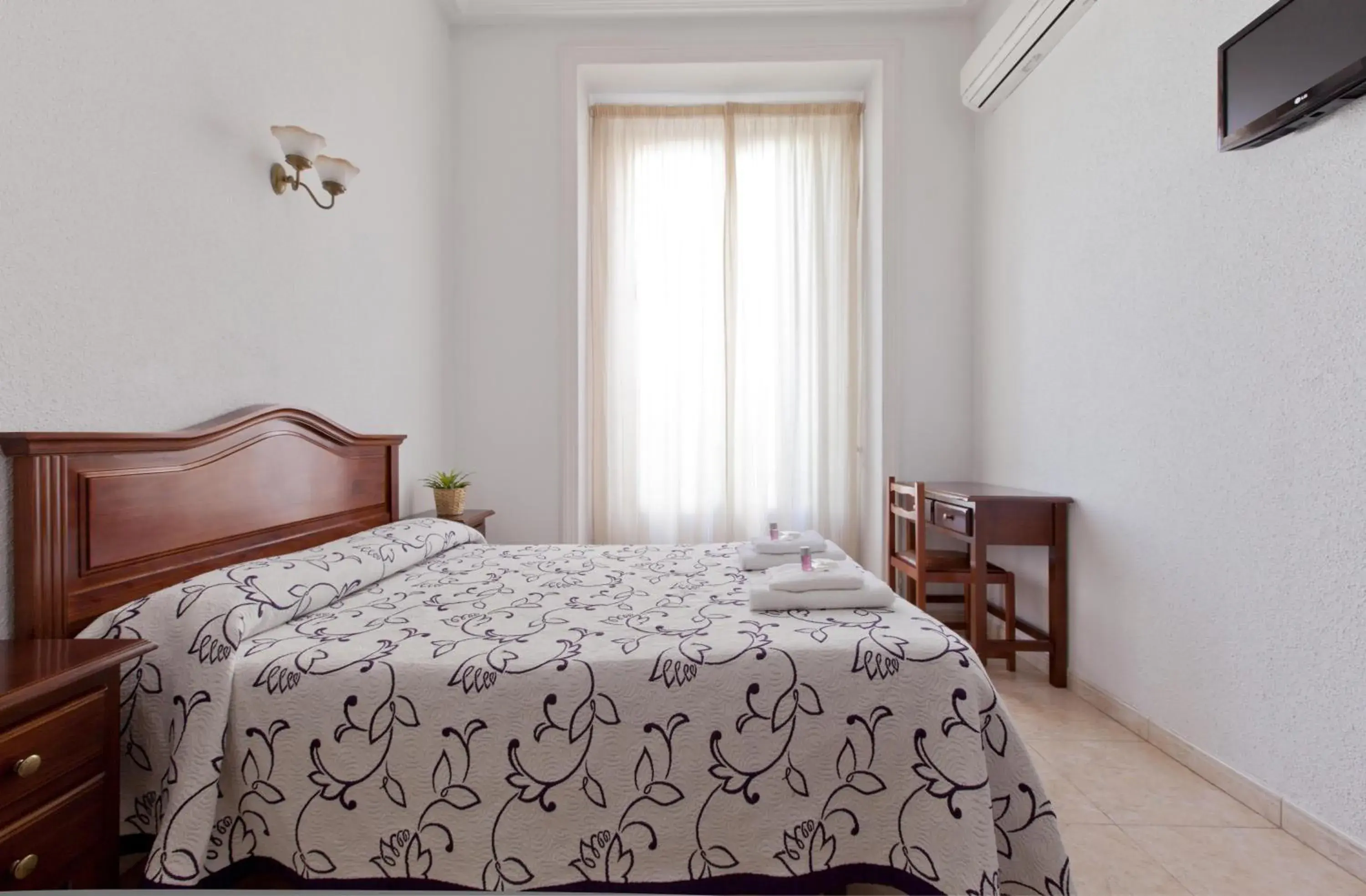 Photo of the whole room, Bed in Hostal Condestable Photo of the whole room, Bed in Hostal Condestable