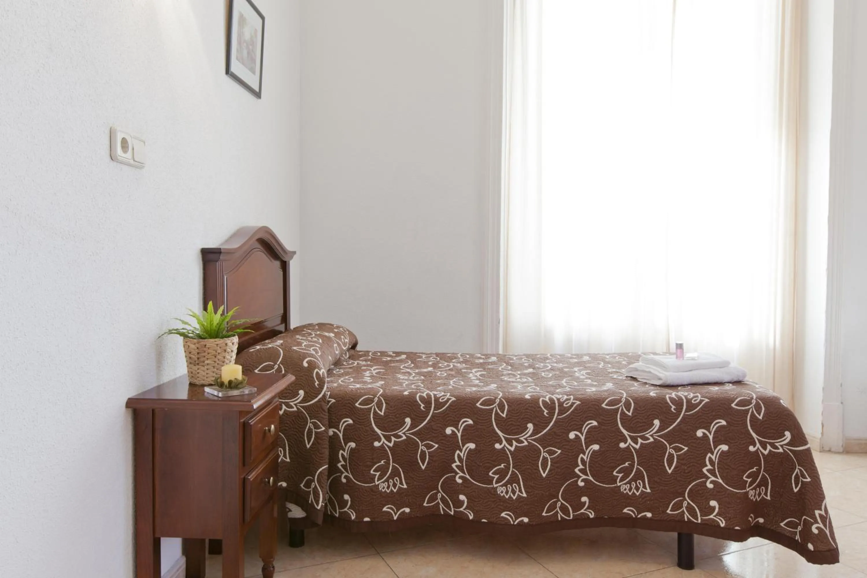 Photo of the whole room, Bed in Hostal Condestable