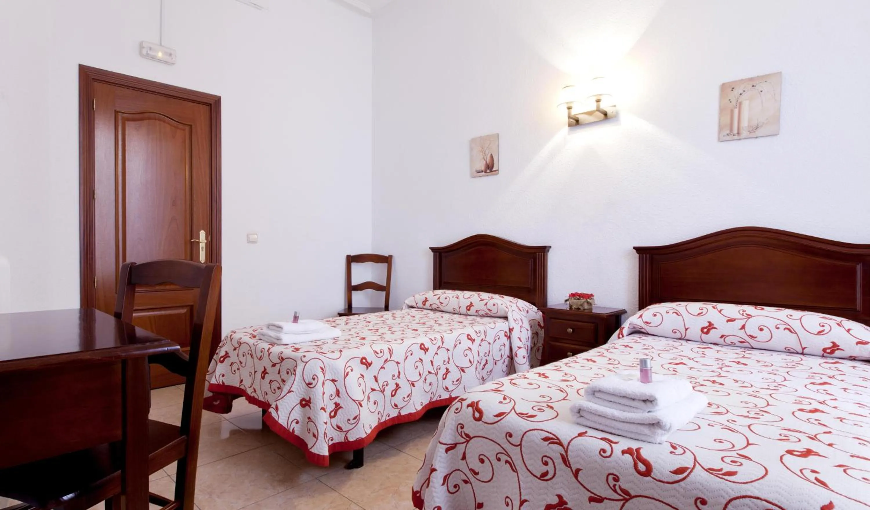 Photo of the whole room, Bed in Hostal Condestable