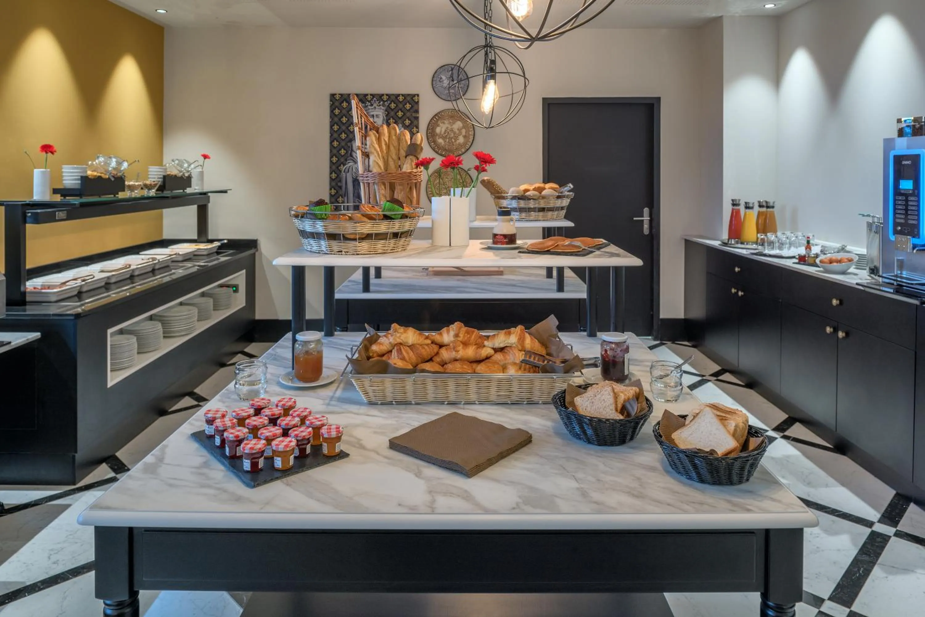 Breakfast in Hotel du Roi & Spa by SOWELL COLLECTION