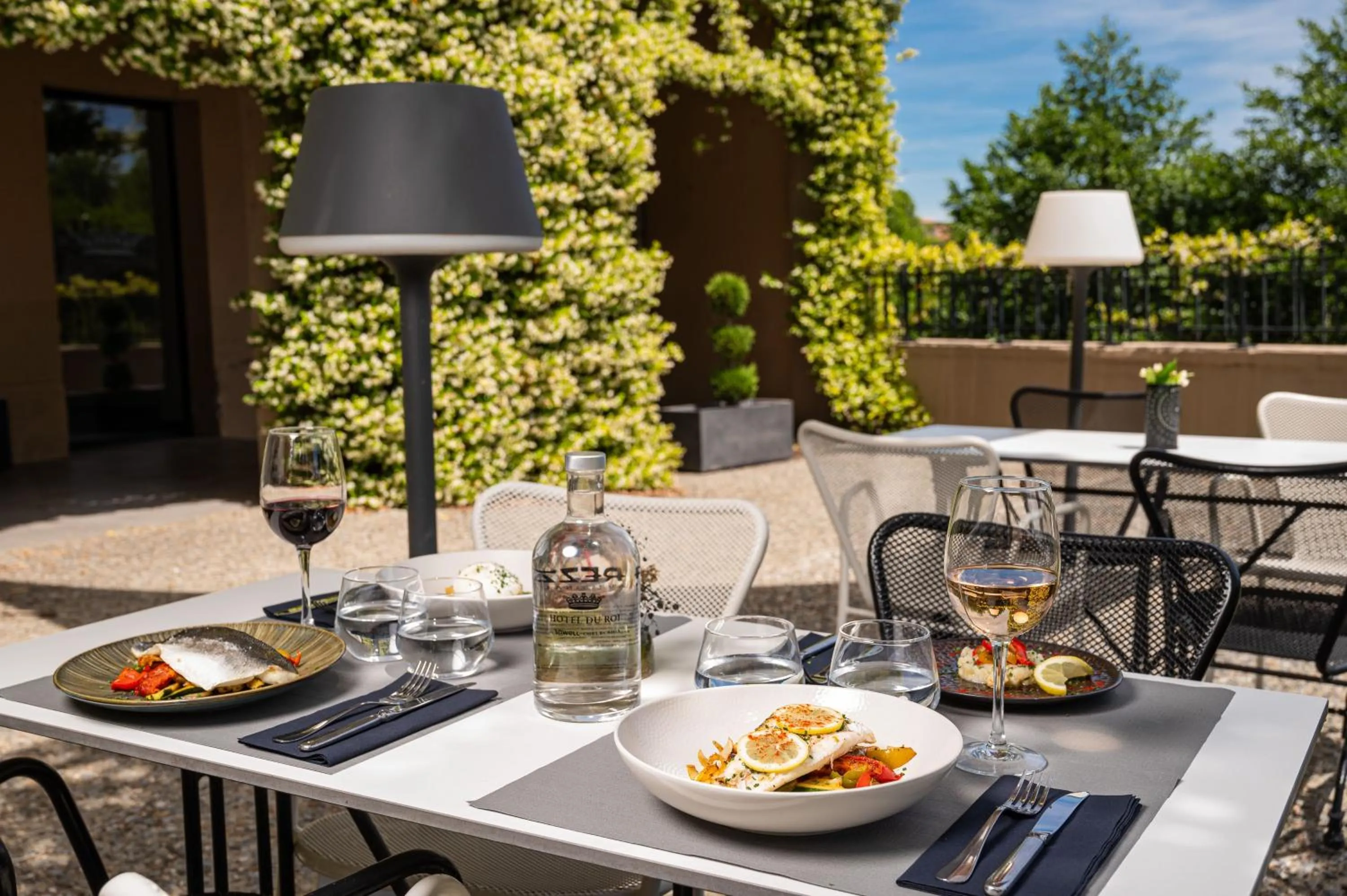 Restaurant/places to eat in Hotel du Roi & Spa by SOWELL COLLECTION