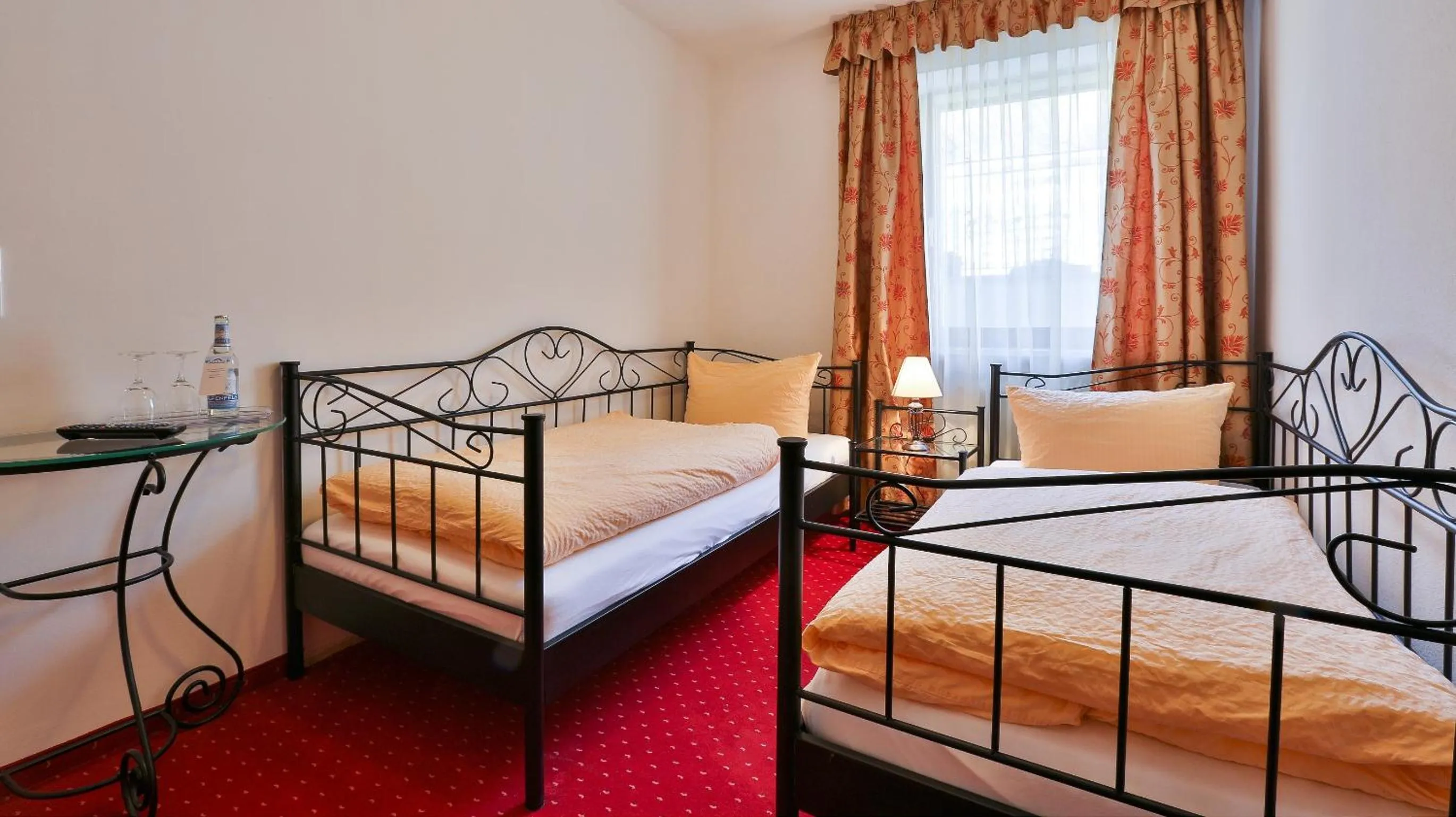 Bedroom, Bed in Tourist Hotel Boehm