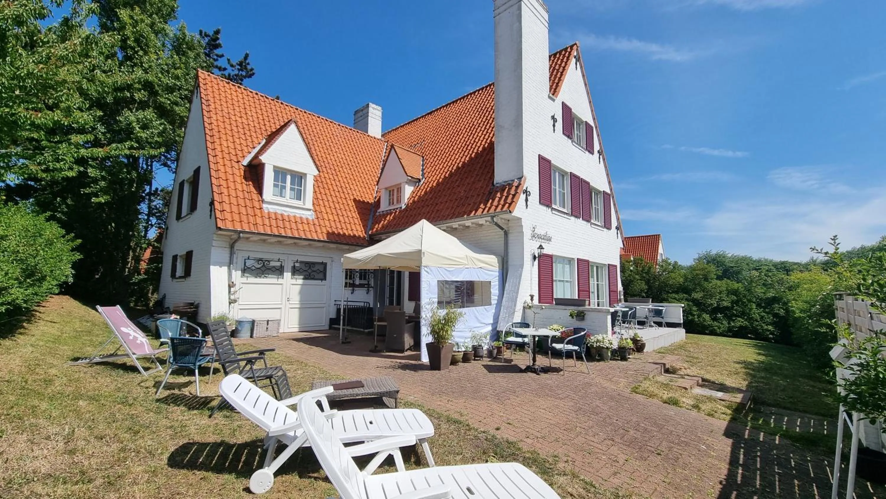 Property building in B&B Villa Fernadine