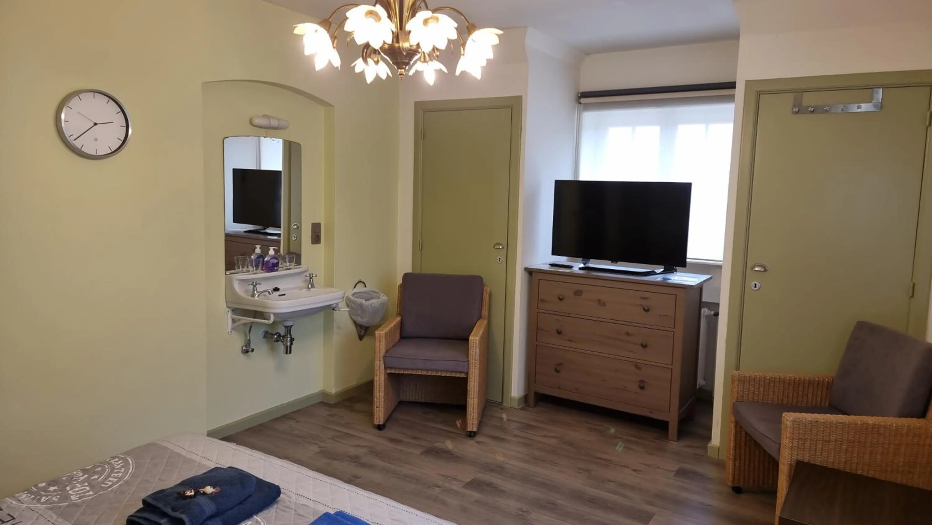TV and multimedia in B&B Villa Fernadine