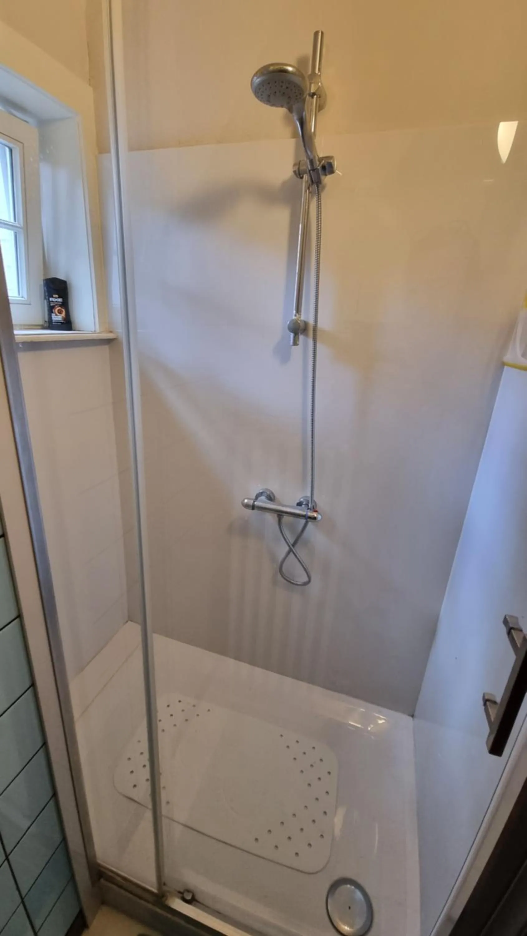 Shower in B&B Villa Fernadine