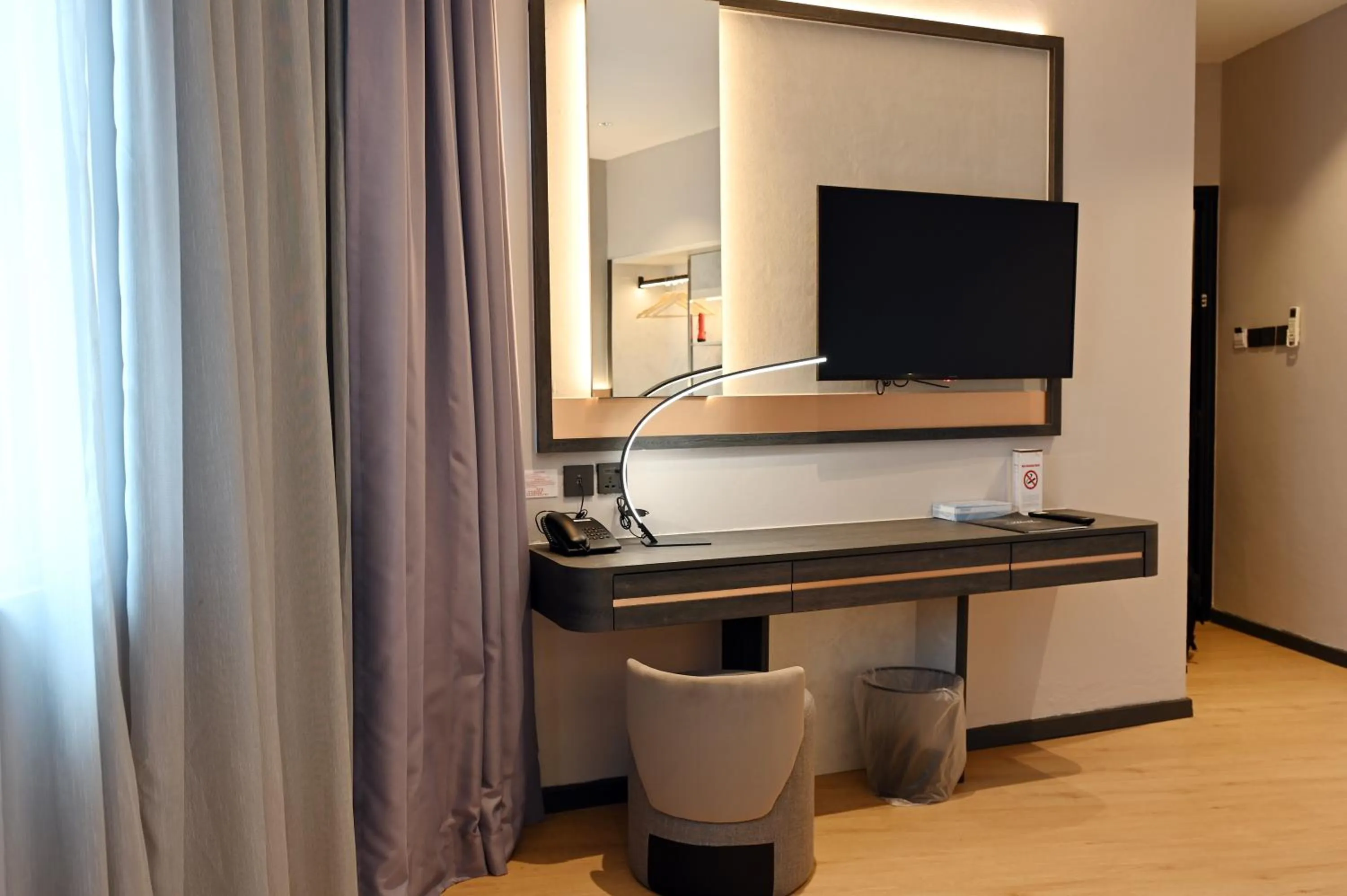 TV and multimedia in Abell Hotel