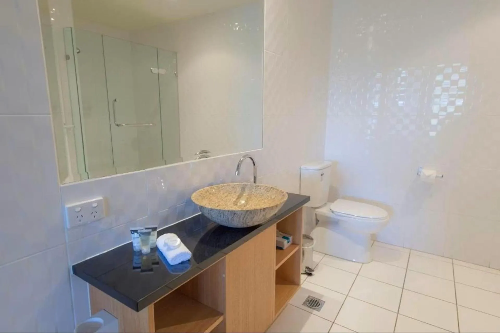 Bathroom in Macedon Ranges Hotel & Spa