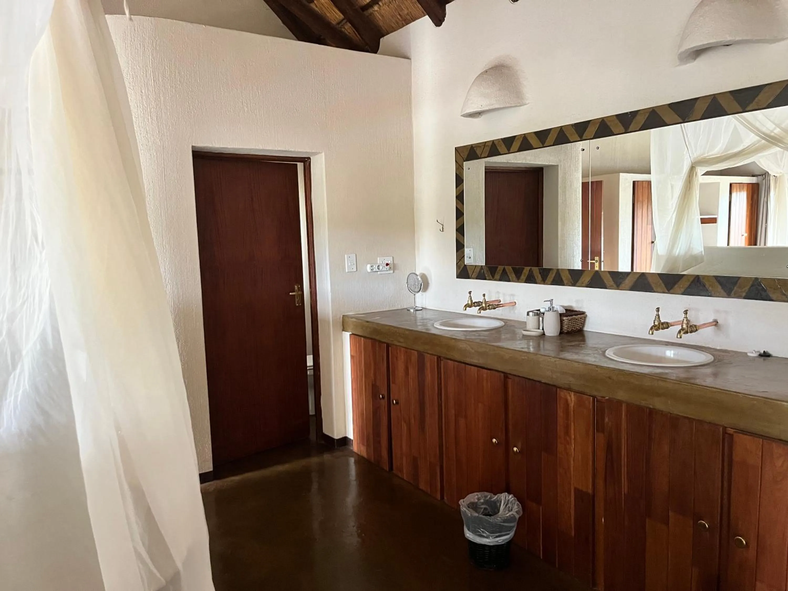 Bathroom in Nyati Safari Lodge