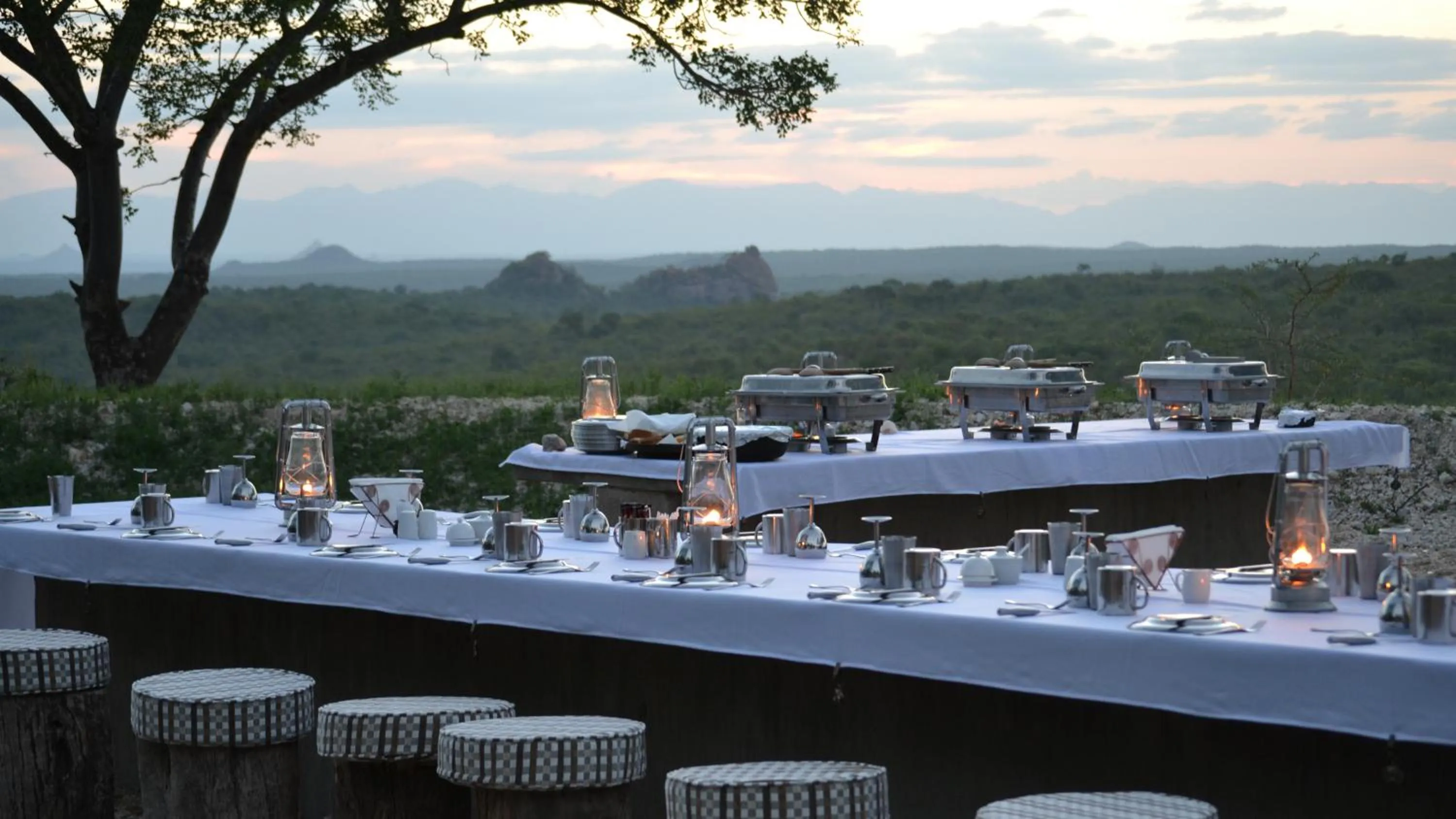 Restaurant/places to eat in Nyati Safari Lodge