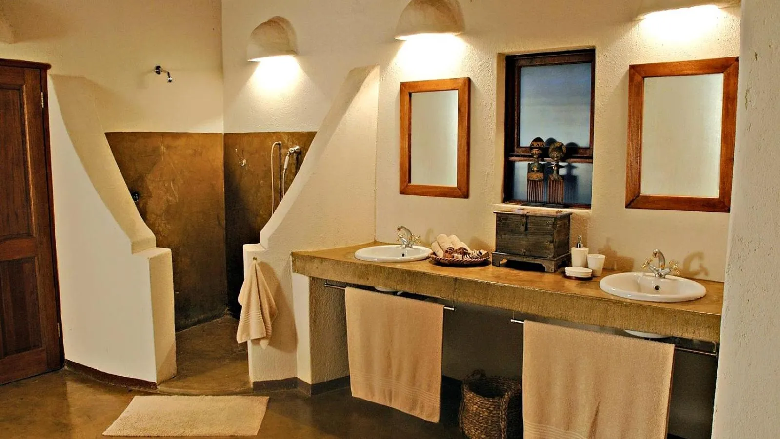 Toilet in Nyati Safari Lodge