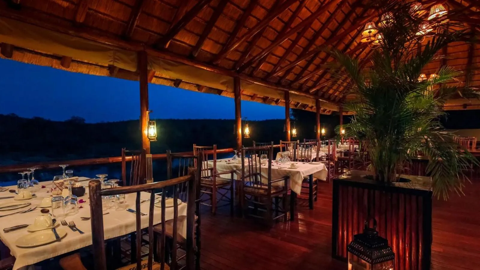 Restaurant/places to eat in Nyati Safari Lodge