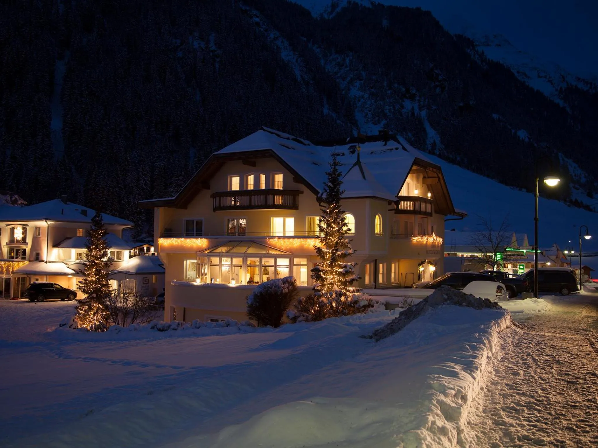 Property building in Hotel Neder