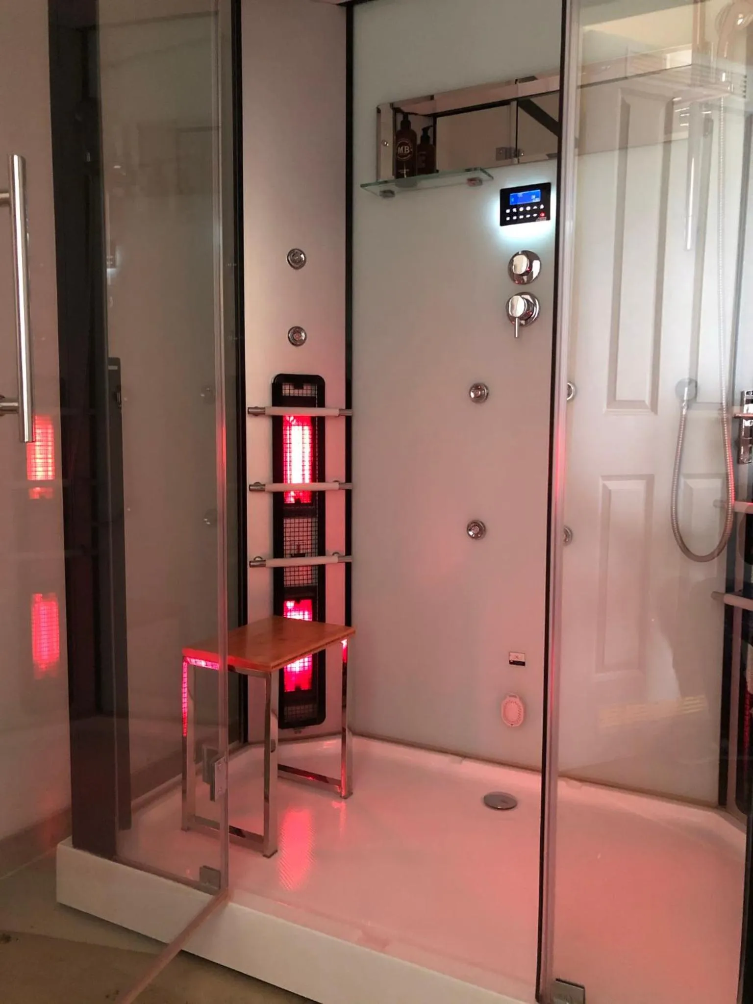 Shower in The Starnbergsee Hideaway