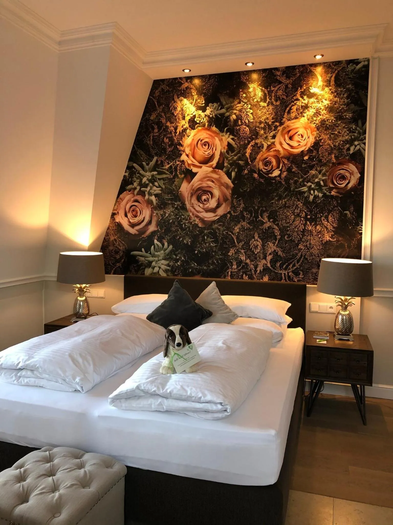 Photo of the whole room, Bed in The Starnbergsee Hideaway