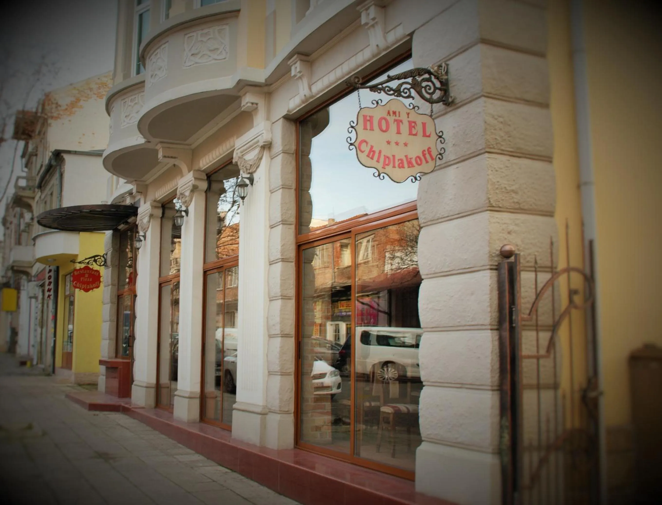 Facade/entrance in Family Hotel Chiplakoff