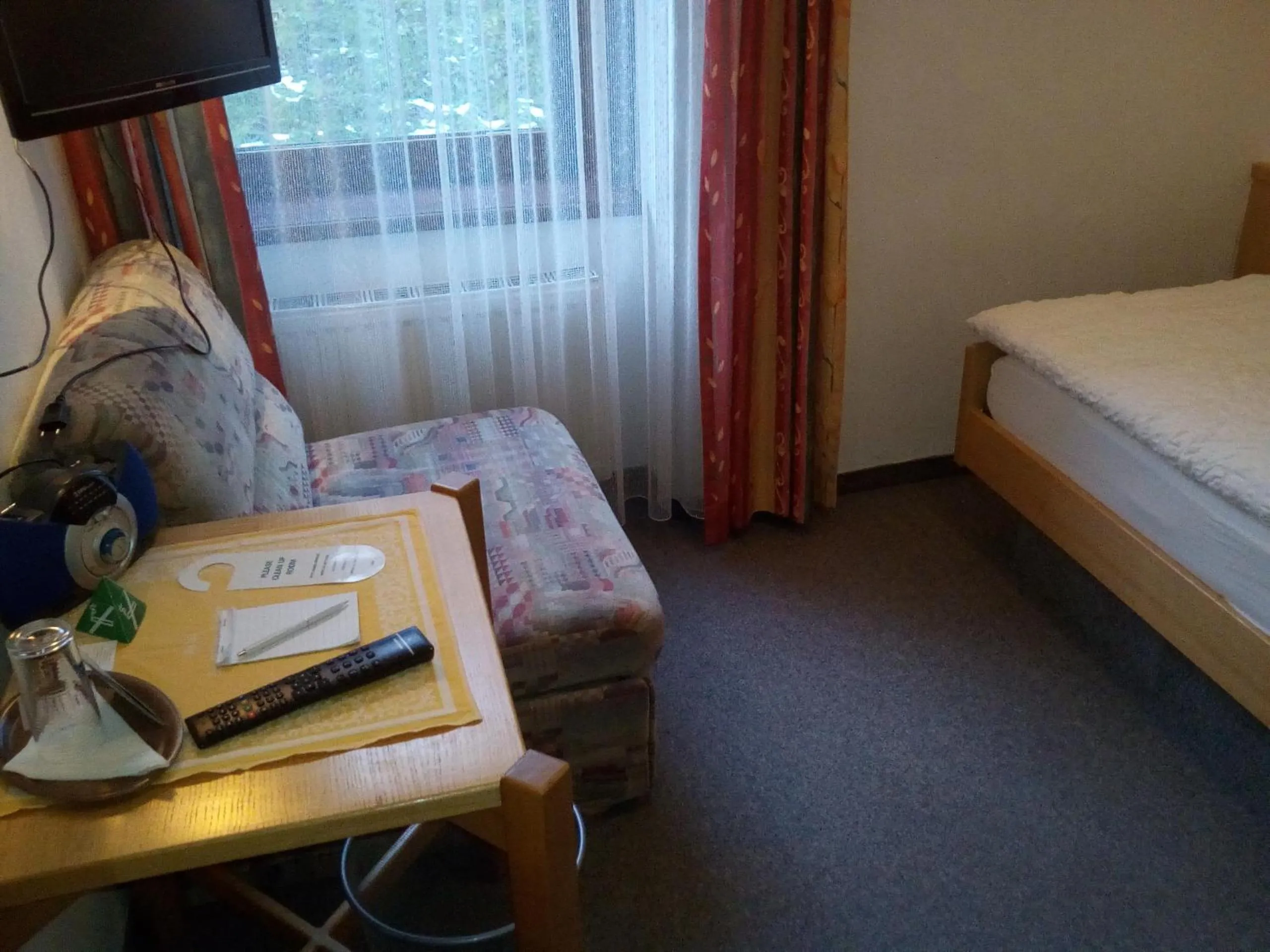 Photo of the whole room, Bed in Hotel zum goldenen Hirschen