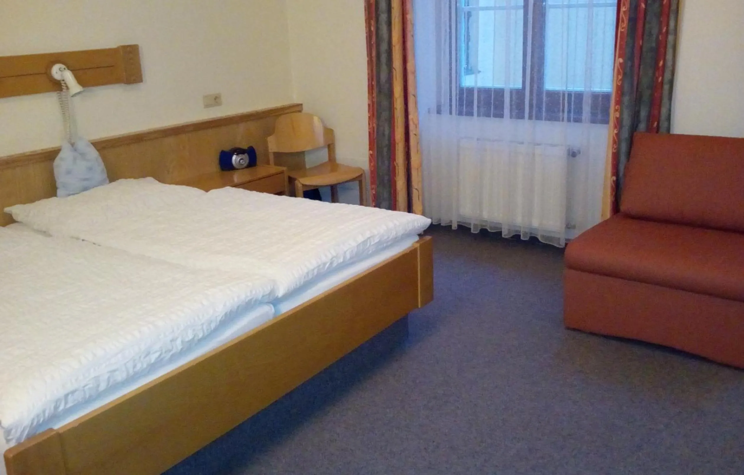 Photo of the whole room, Bed in Hotel zum goldenen Hirschen