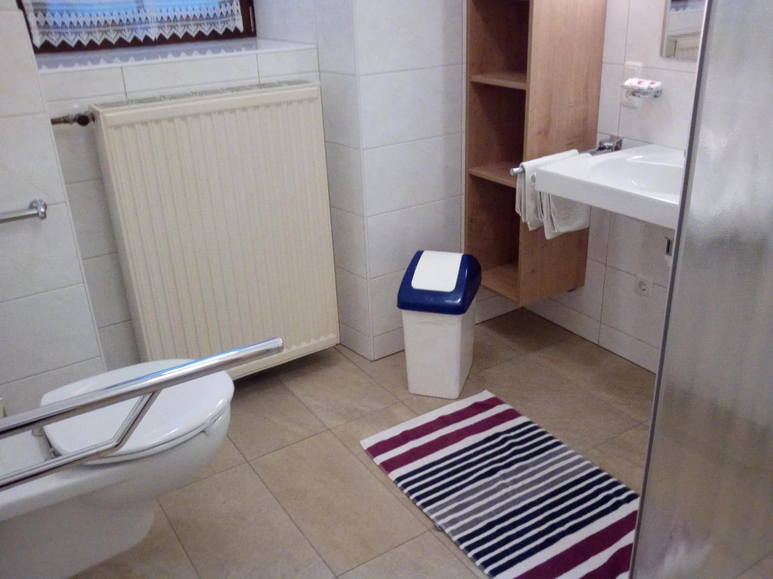 Shower in Hotel zum goldenen Hirschen