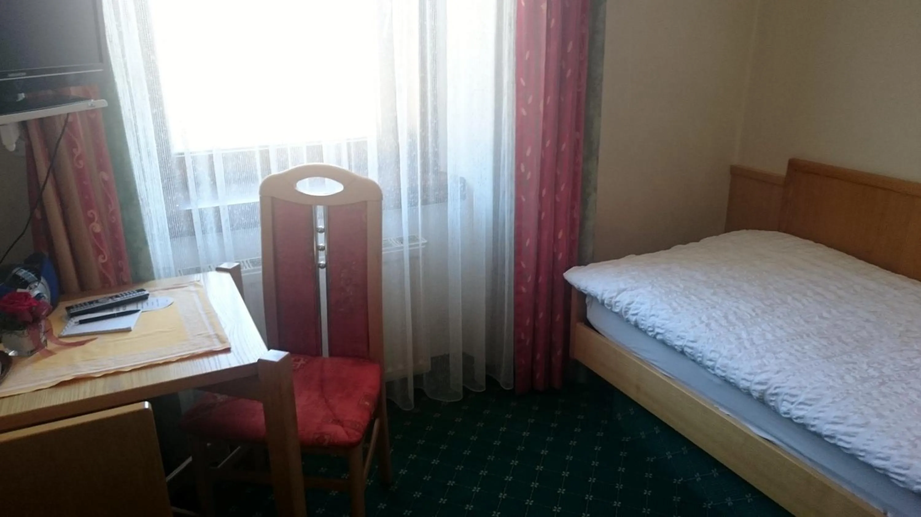 Photo of the whole room, Bed in Hotel zum goldenen Hirschen