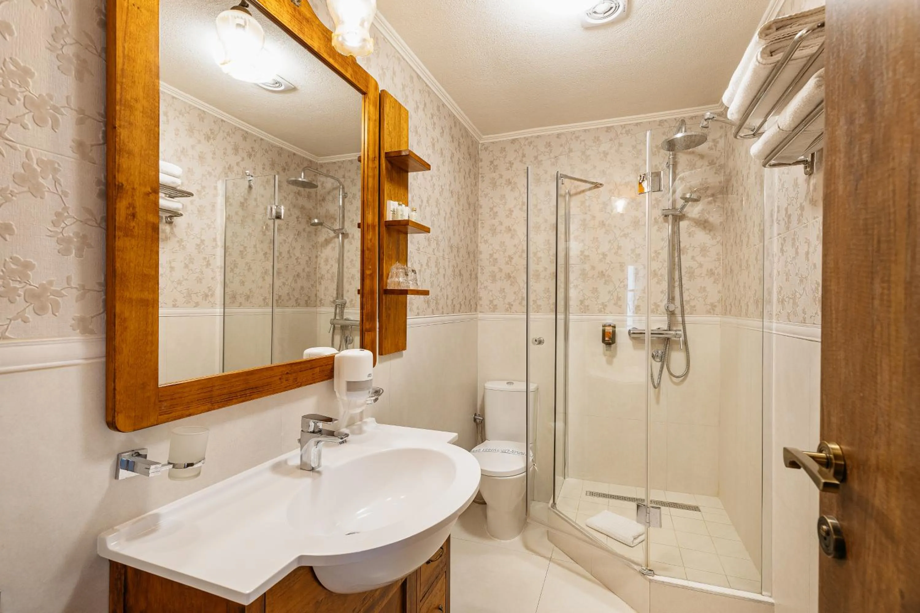 Shower in Hotel Monte Cristo