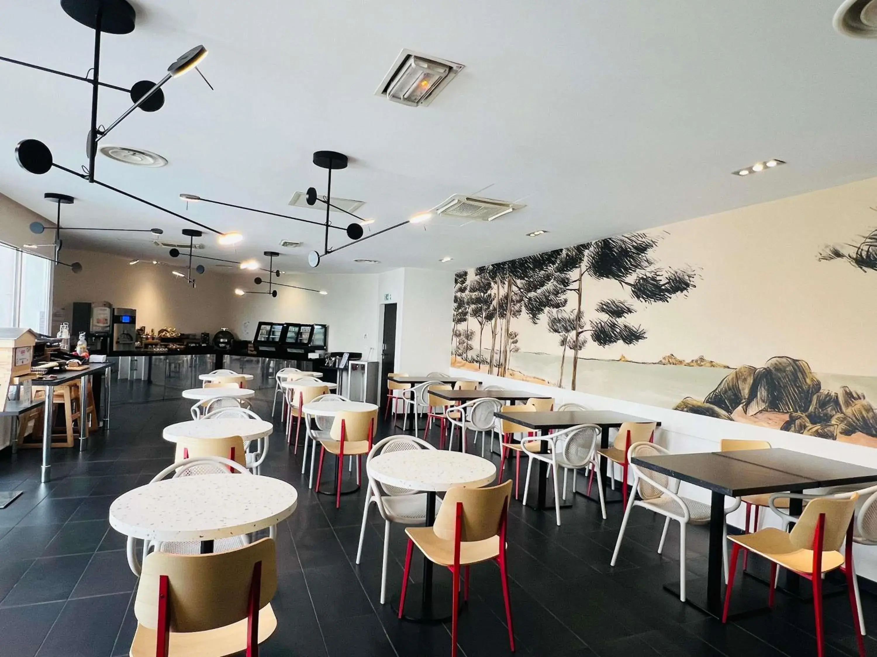 Property building in Aparthotel Adagio Marseille Timone Property building in Aparthotel Adagio Marseille Timone