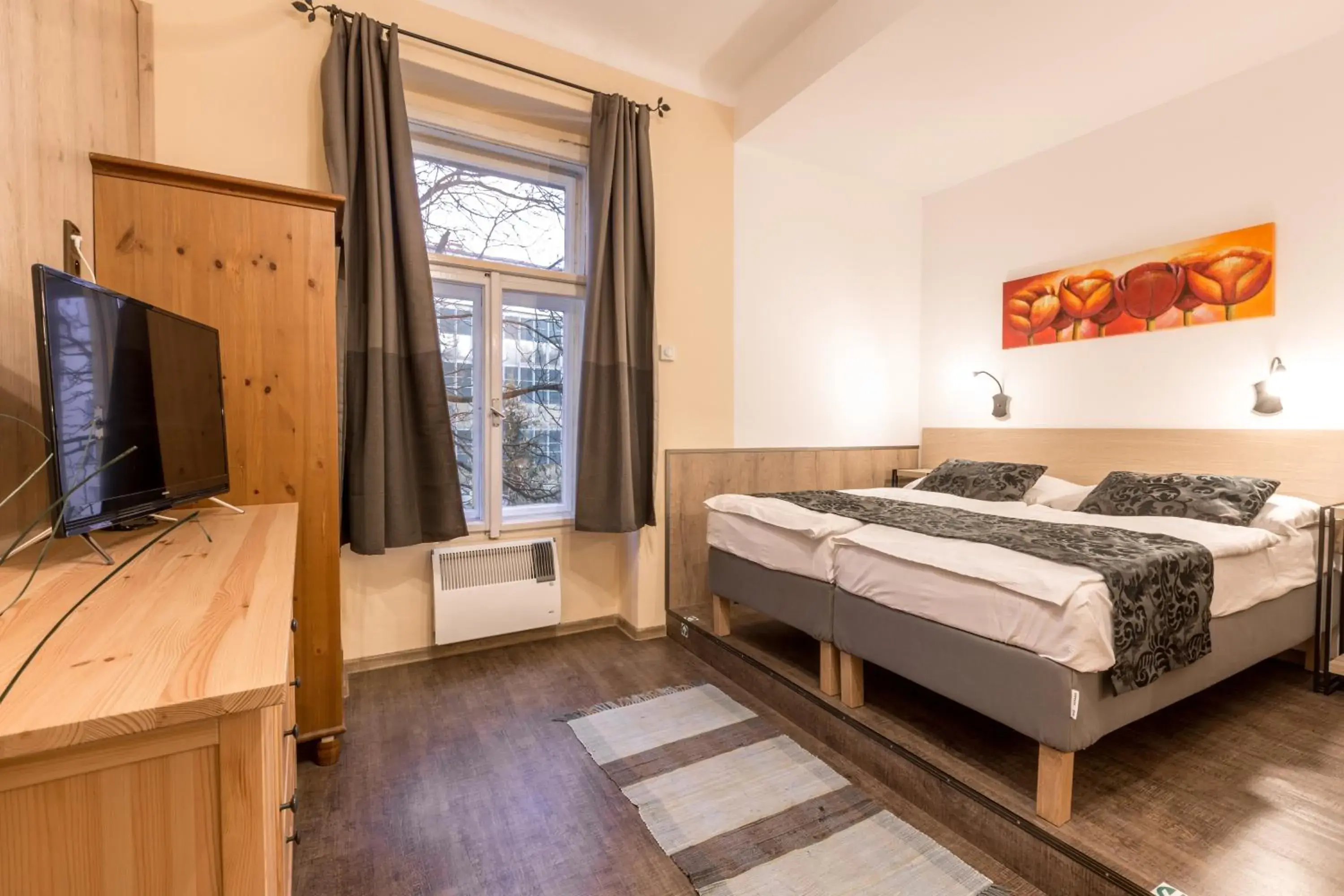 Double or Twin Room with Private Bathroom and Shared Kitchenette in Mila Apartments Double or Twin Room with Private Bathroom and Shared Kitchenette in Mila Apartments
