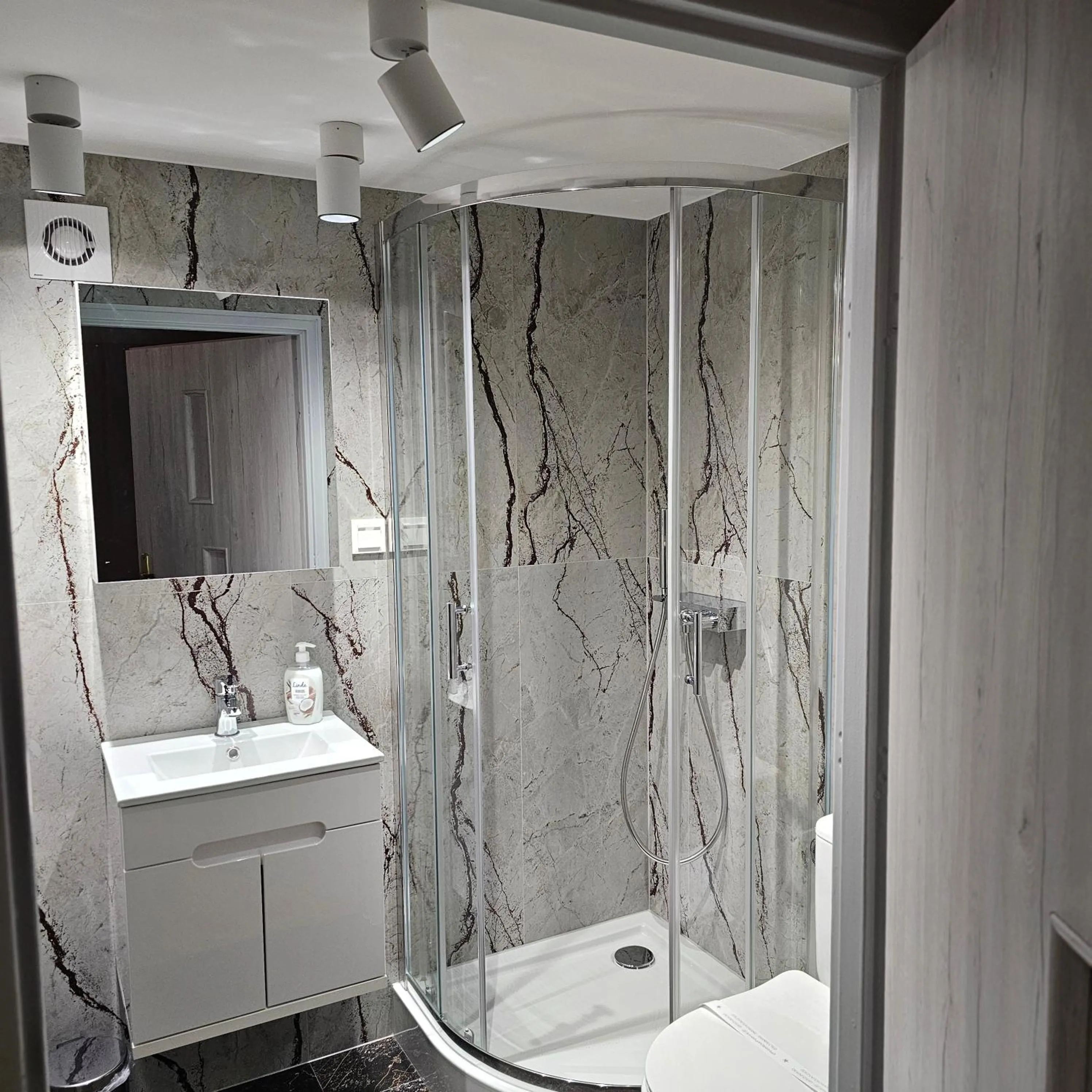 Shower in "Zacisze"