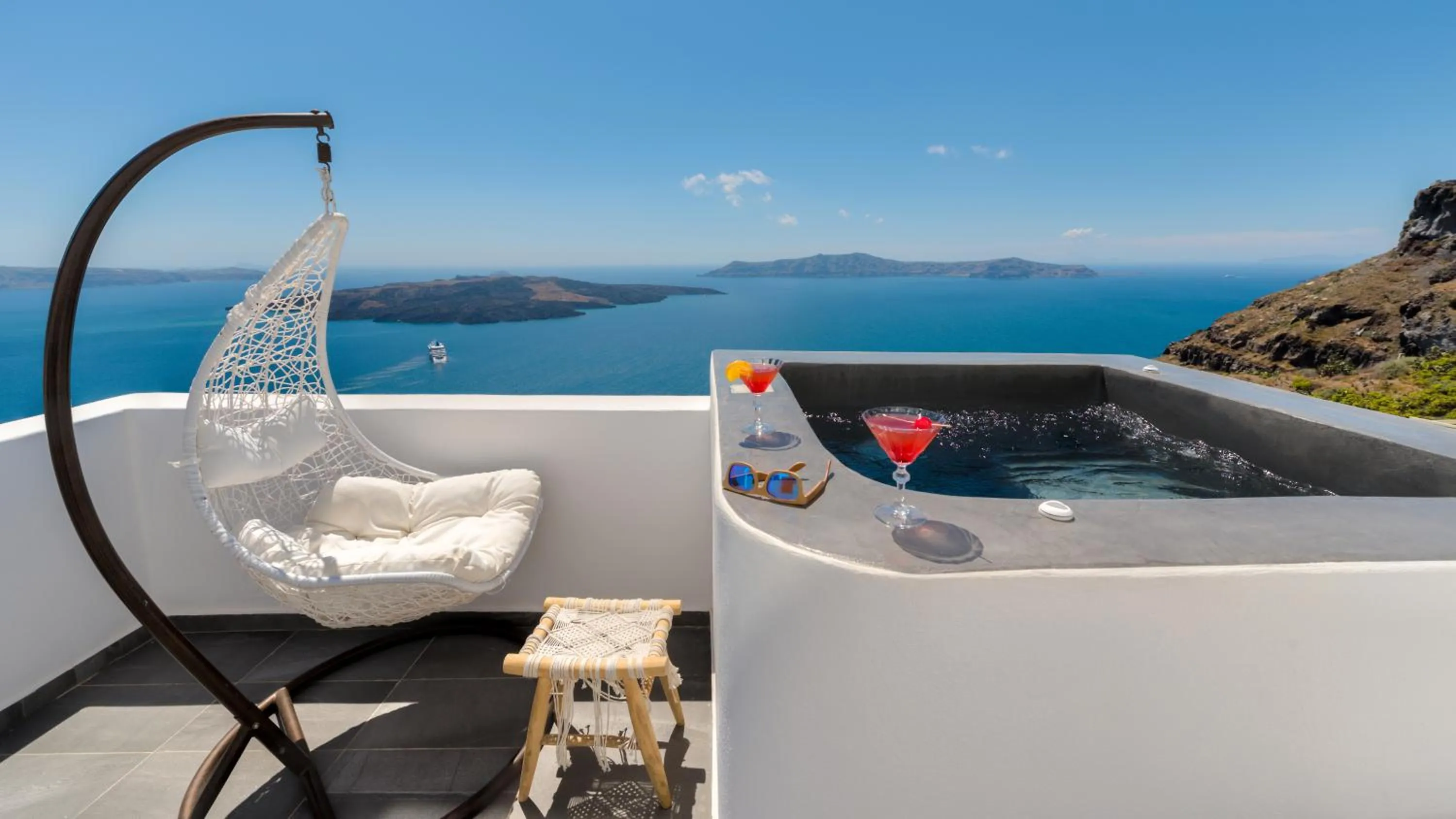 Day in Katris Apartments