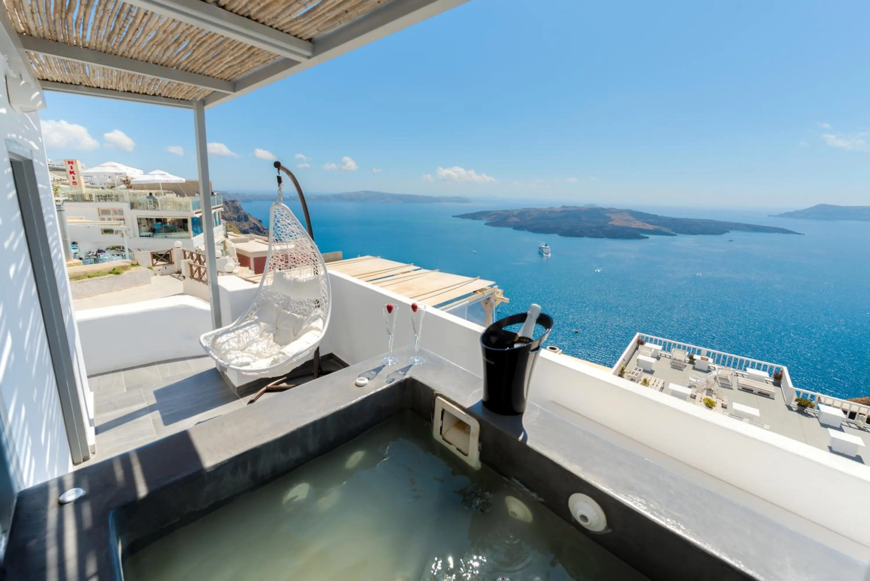 Day in Katris Apartments