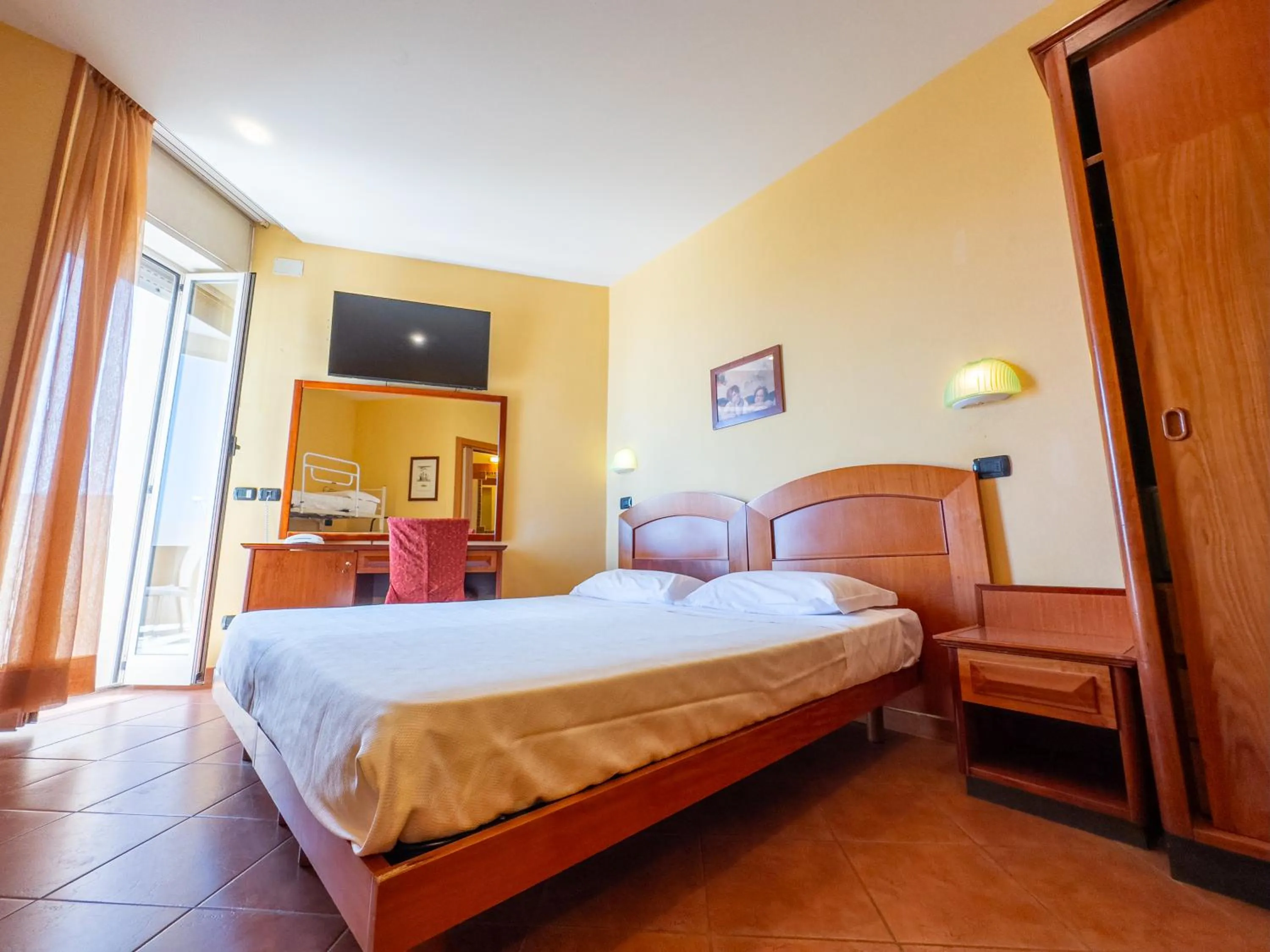 Bedroom, Bed in Hotel Audi Frontemare