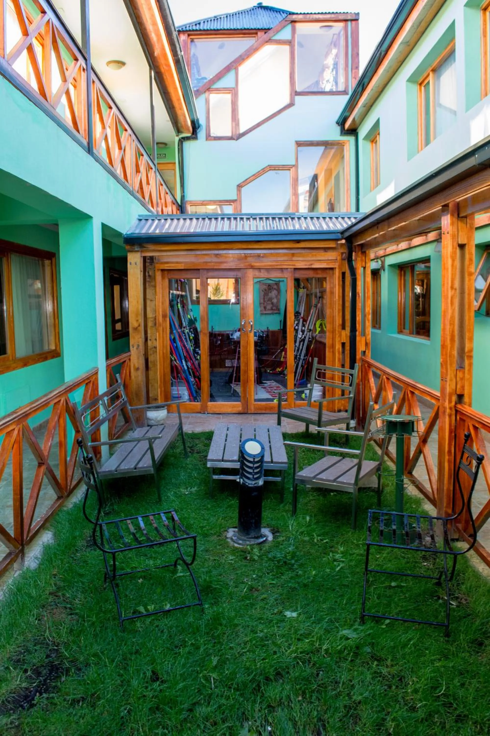 Garden in Hosteria Les Eclaireurs