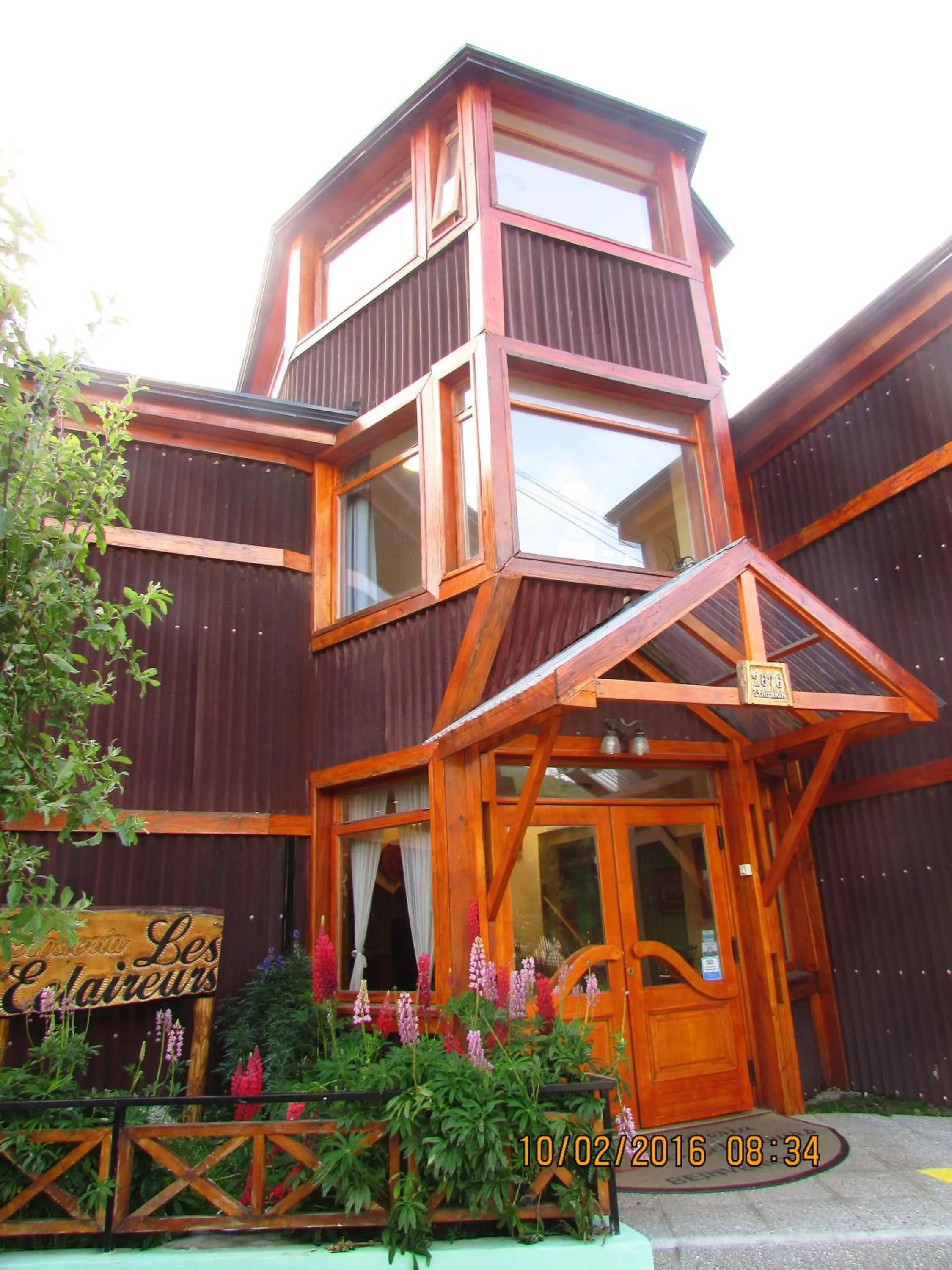 Facade/entrance in Hosteria Les Eclaireurs