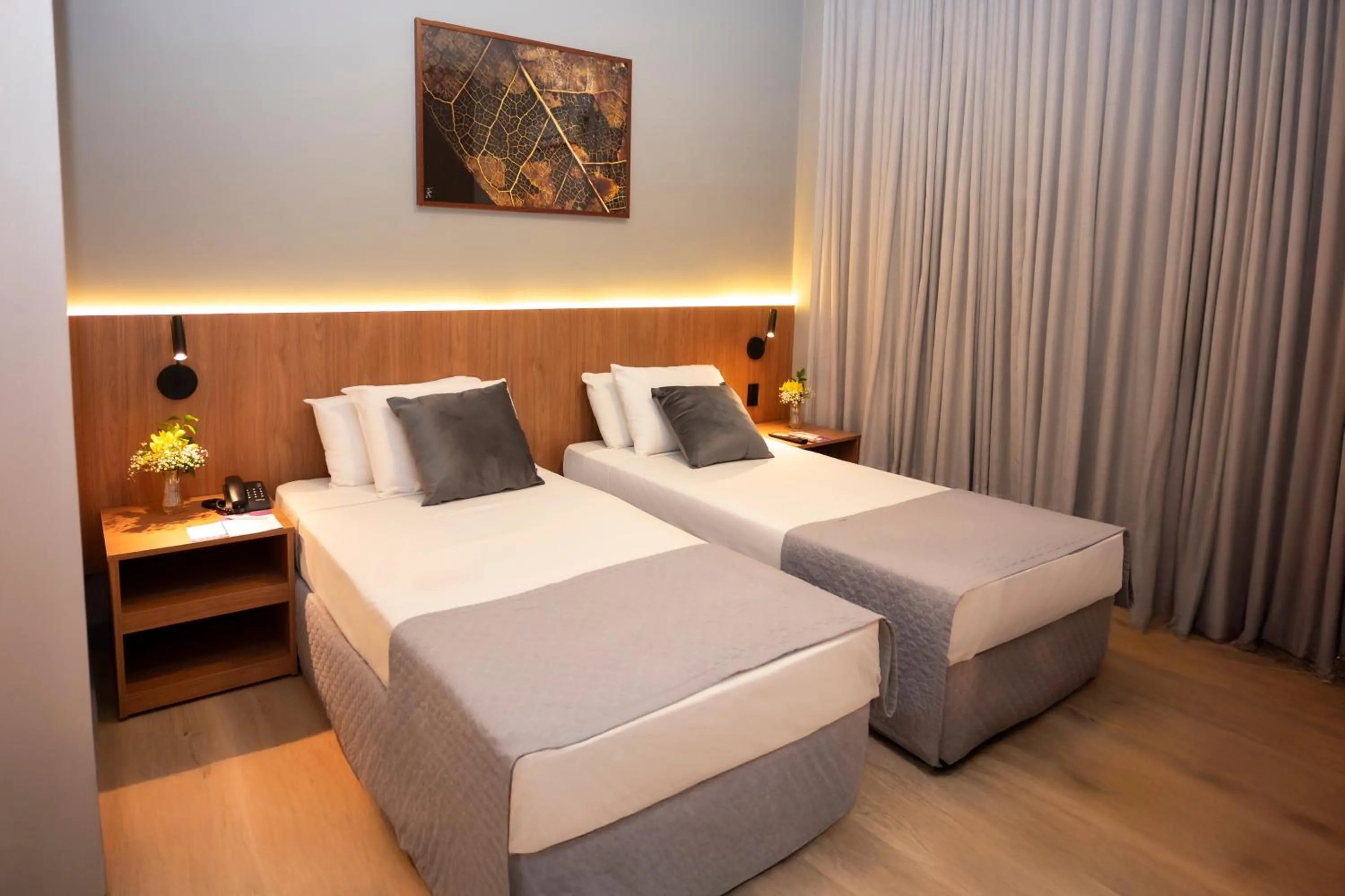 Bedroom, Bed in Delcas Hotel