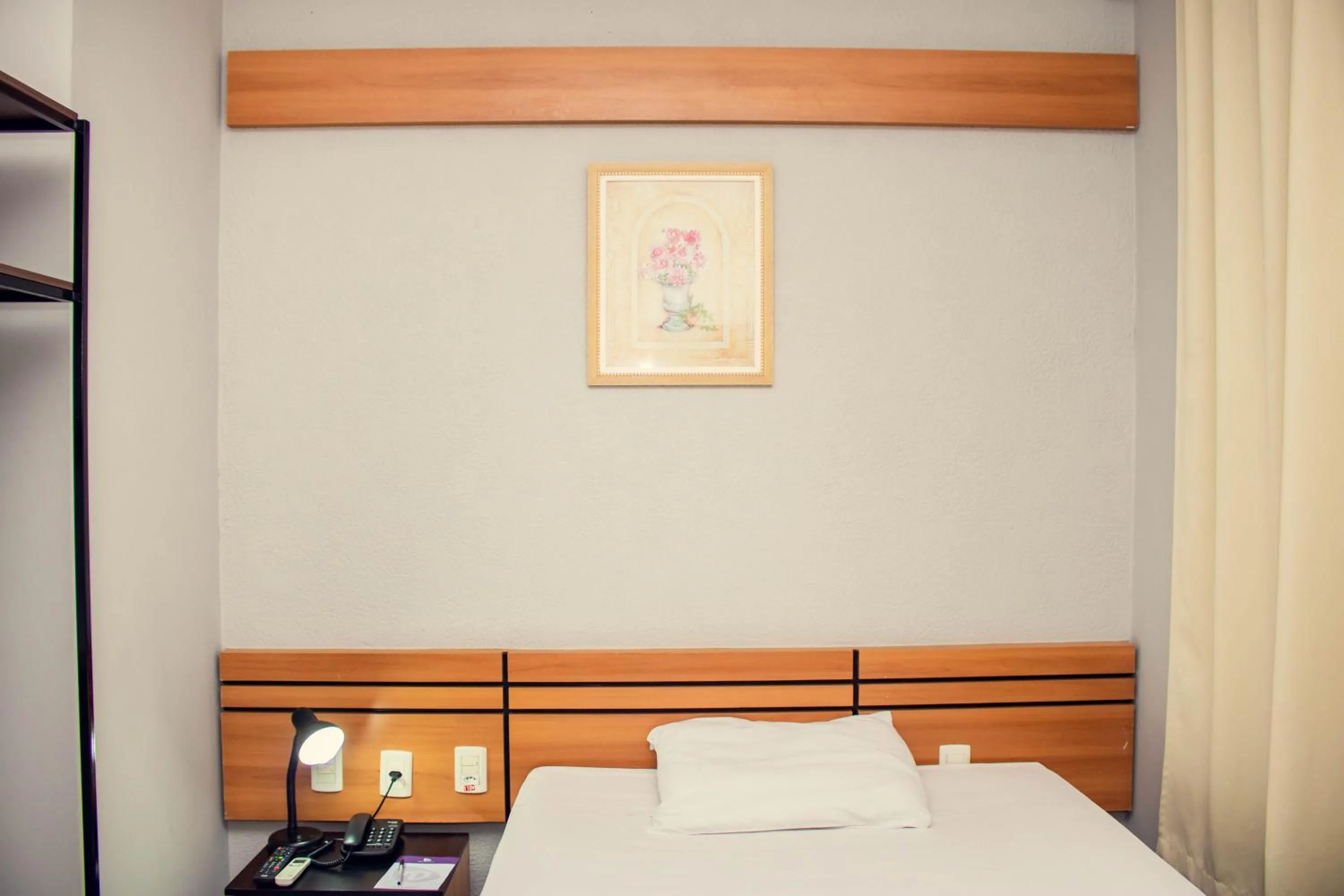 Standard Single Room - single occupancy in Delcas Hotel