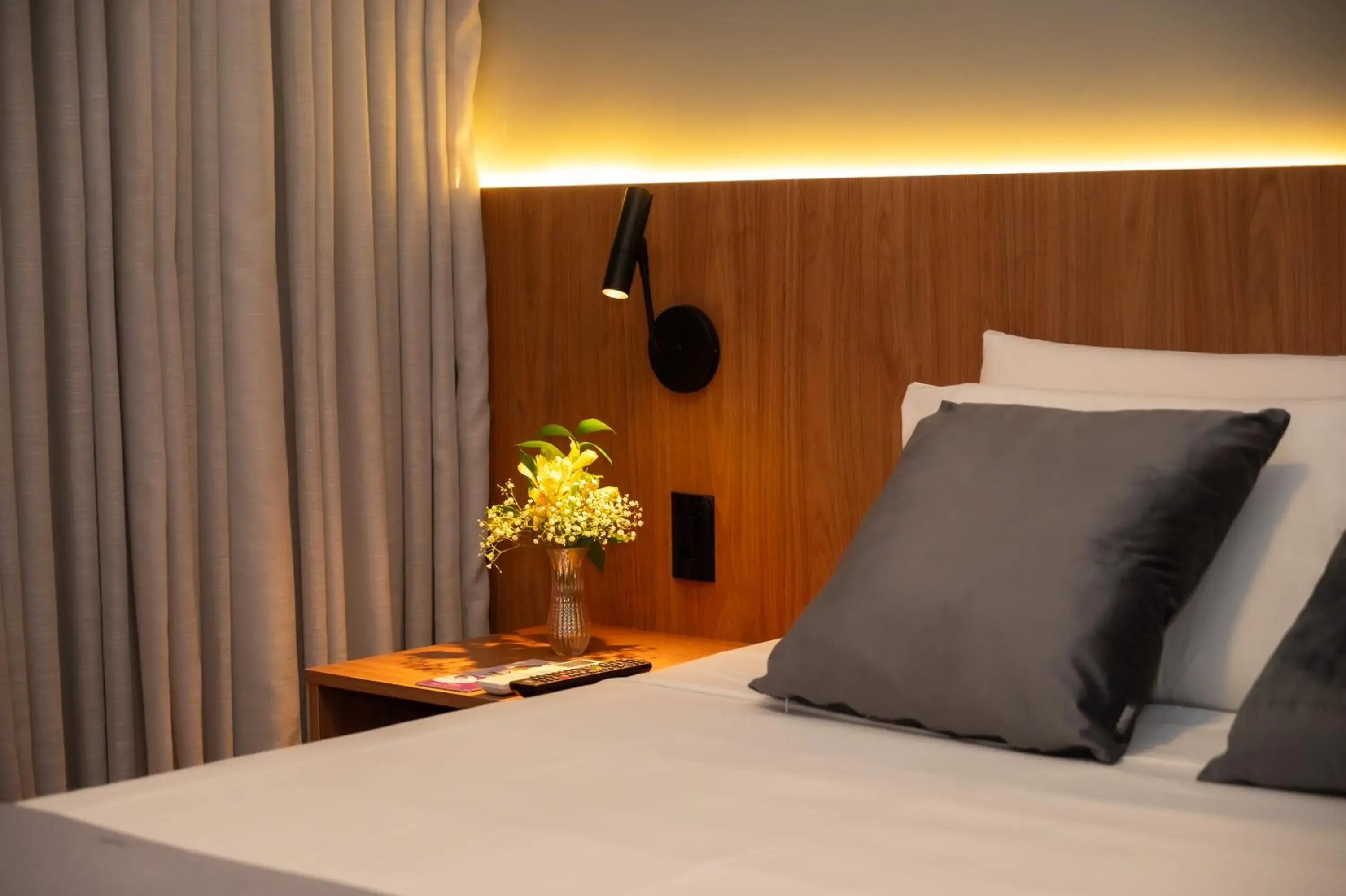 Bedroom, Bed in Delcas Hotel Bedroom, Bed in Delcas Hotel