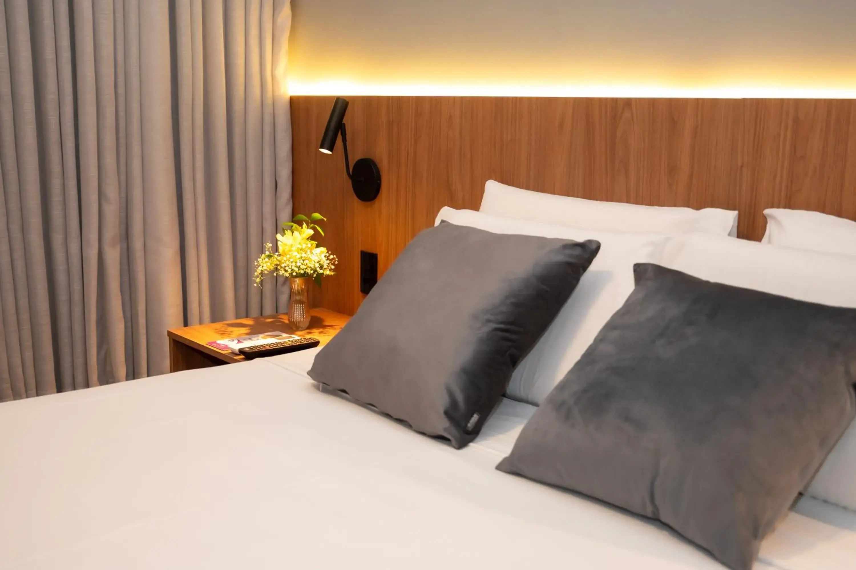 Bedroom, Bed in Delcas Hotel Bedroom, Bed in Delcas Hotel