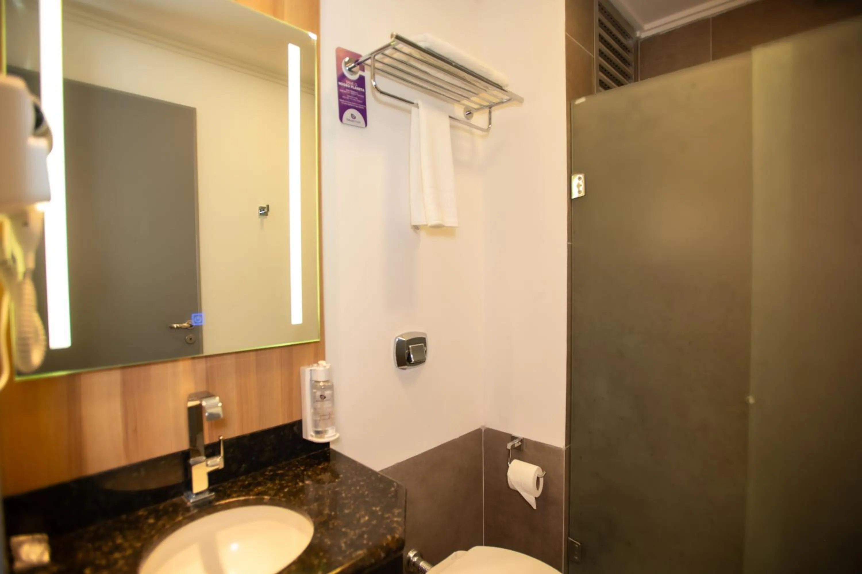 Bedroom in Delcas Hotel