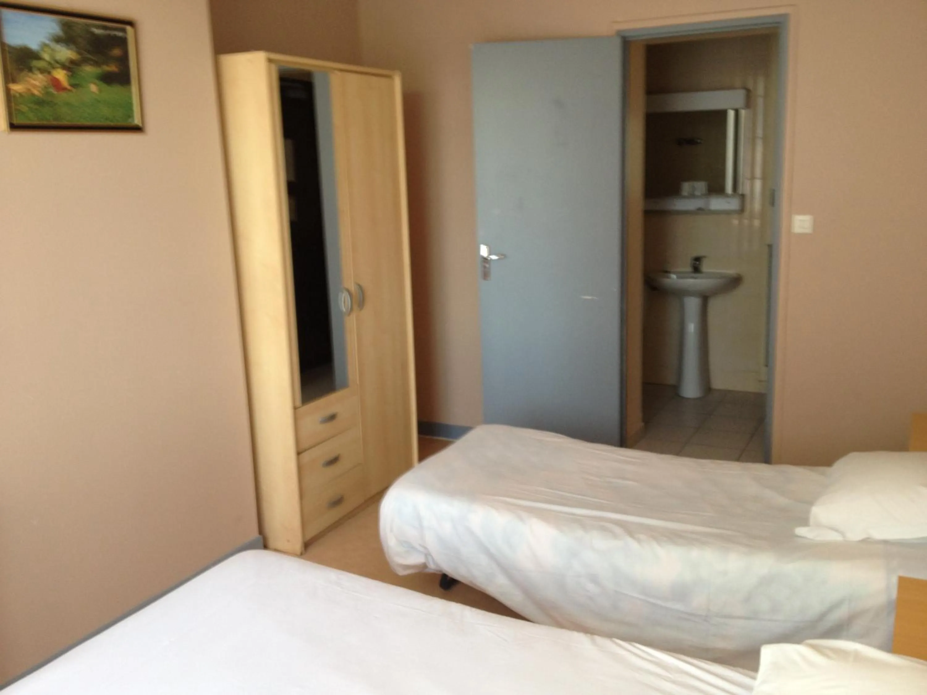 Bed in Hotel Le Bristol