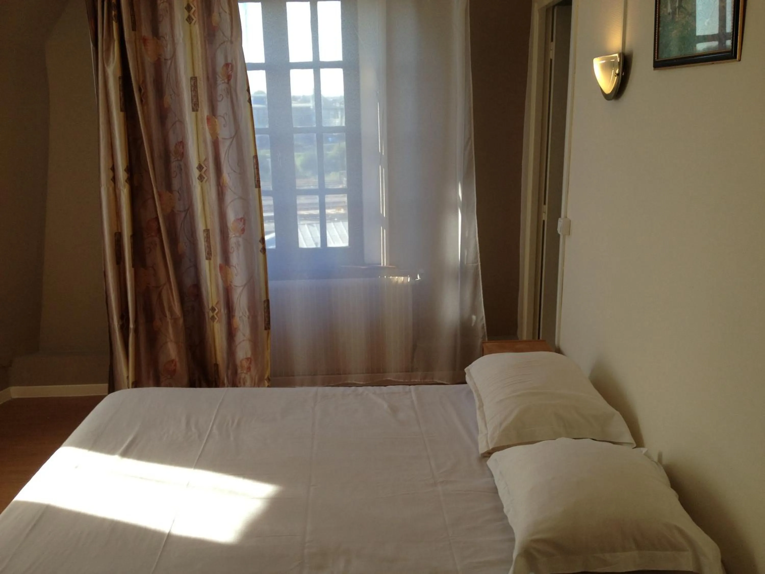 Bed in Hotel Le Bristol
