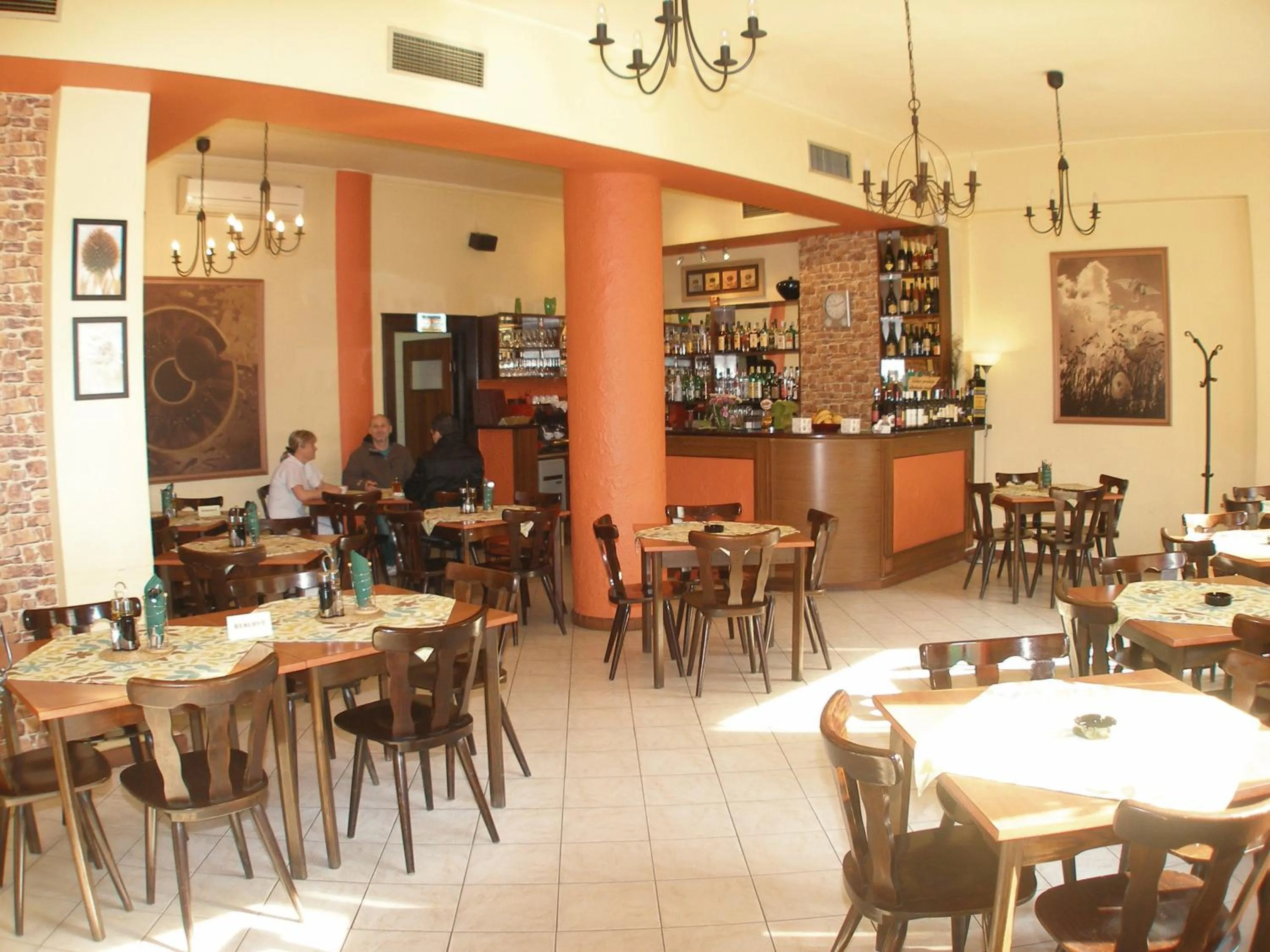 Restaurant/places to eat in Rezidence Davids Apartments