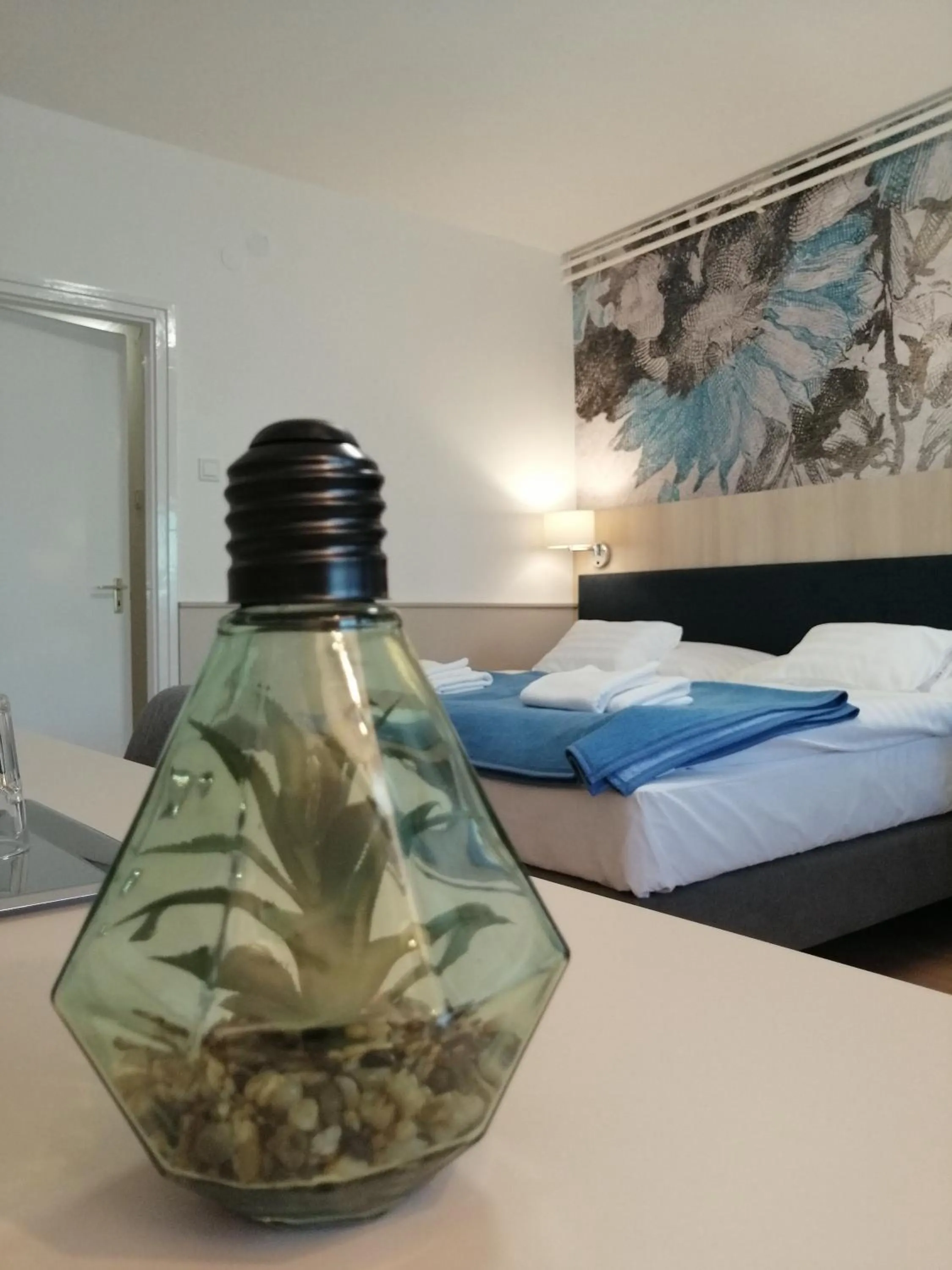 Property building, Bed in Hőforrás Hotel