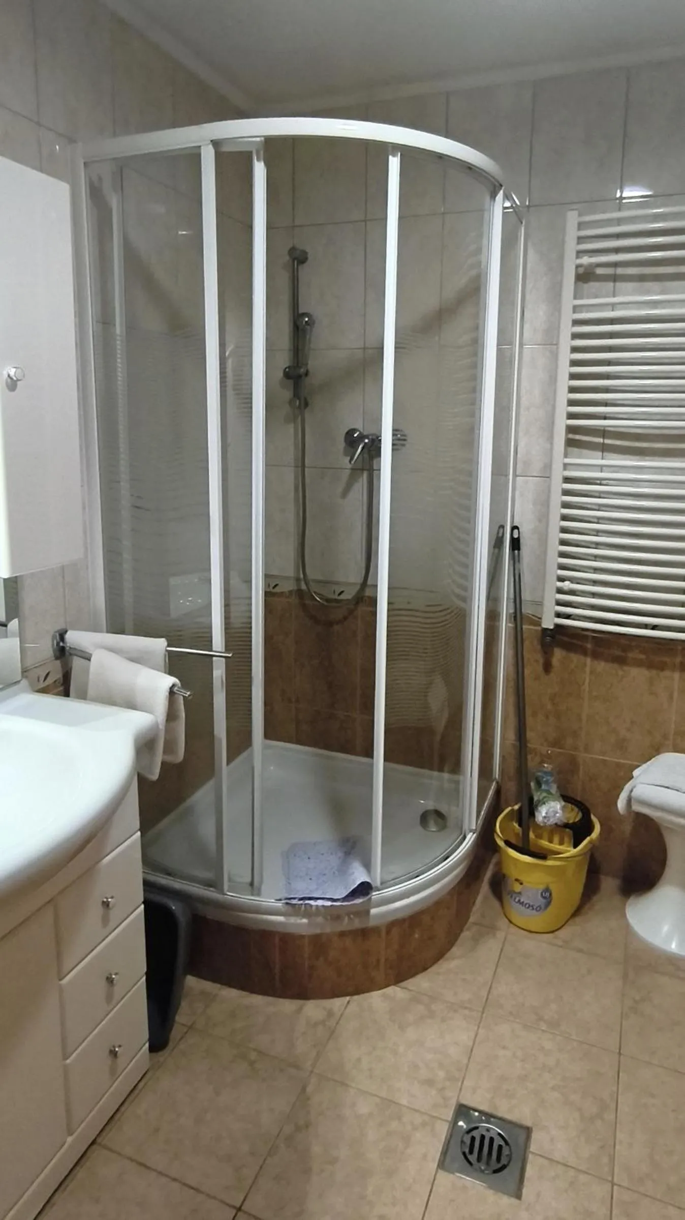 Shower in Hőforrás Hotel