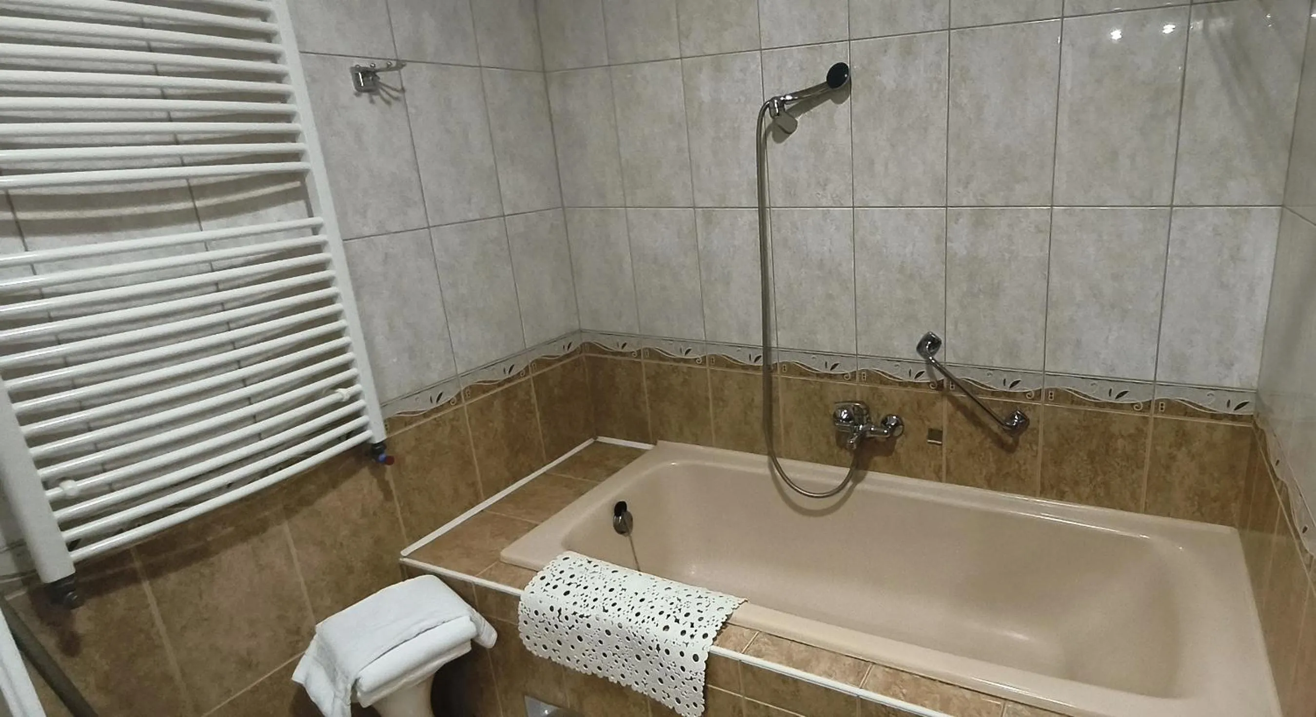 Bathroom in Hőforrás Hotel