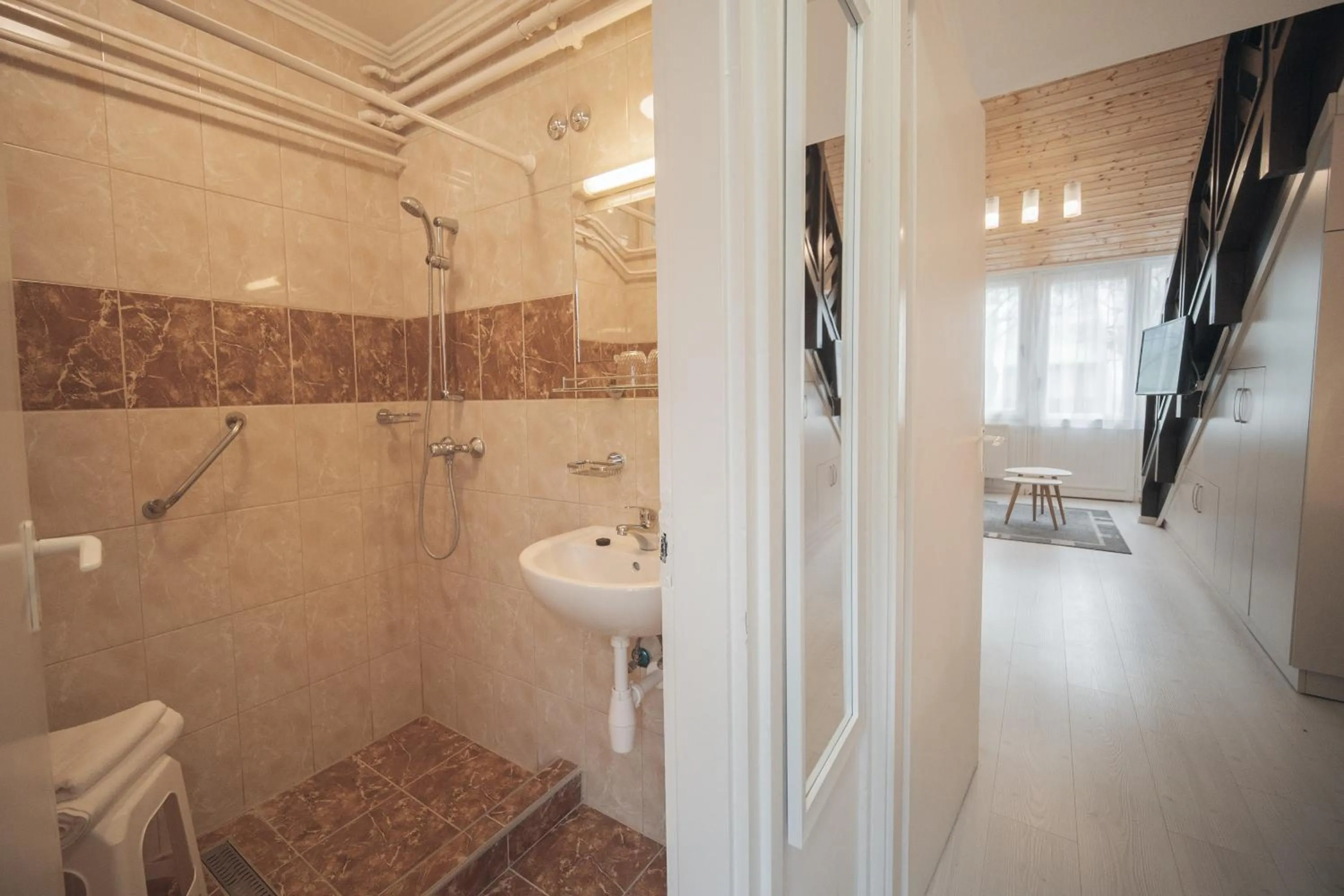 Shower in Hőforrás Hotel