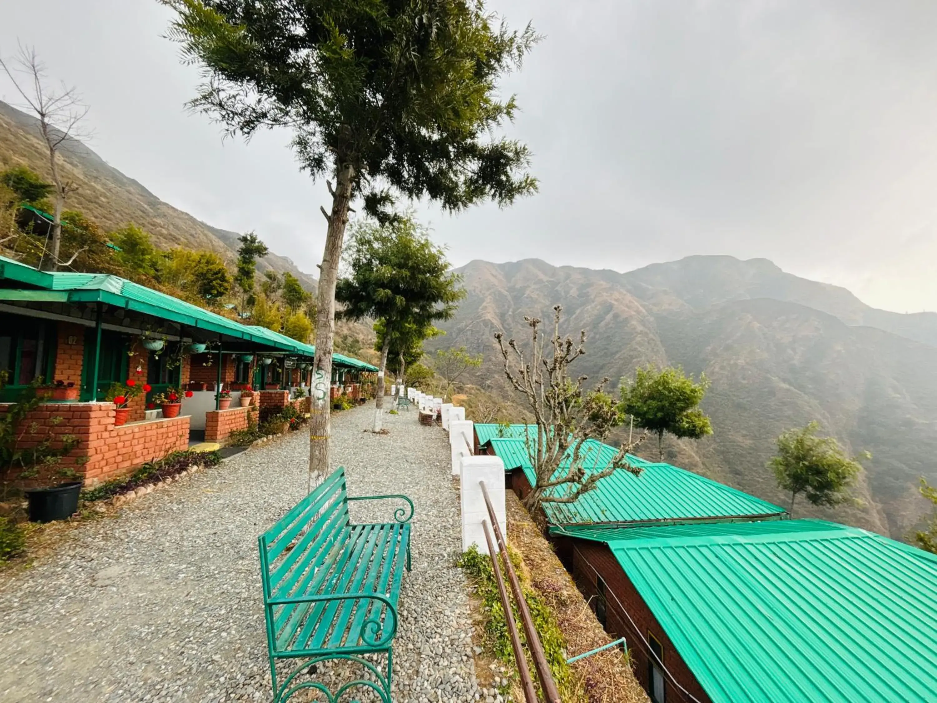 Property building in Room on the Roof, Viraatkhai-Chakrata, By Himalayan Eco Lodges Property building in Room on the Roof, Viraatkhai-Chakrata, By Himalayan Eco Lodges