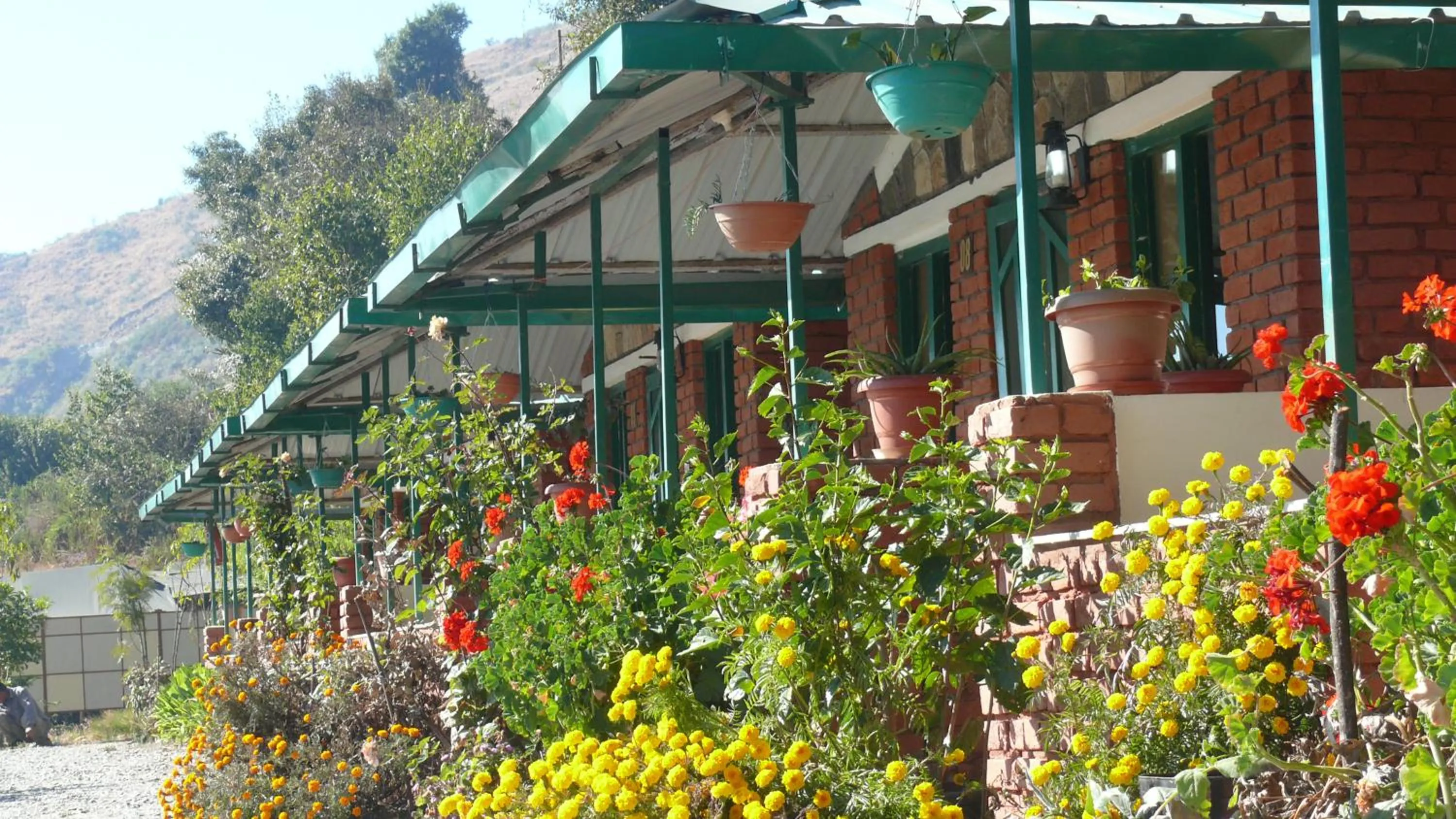 Facade/entrance in Room on the Roof, Viraatkhai-Chakrata, By Himalayan Eco Lodges