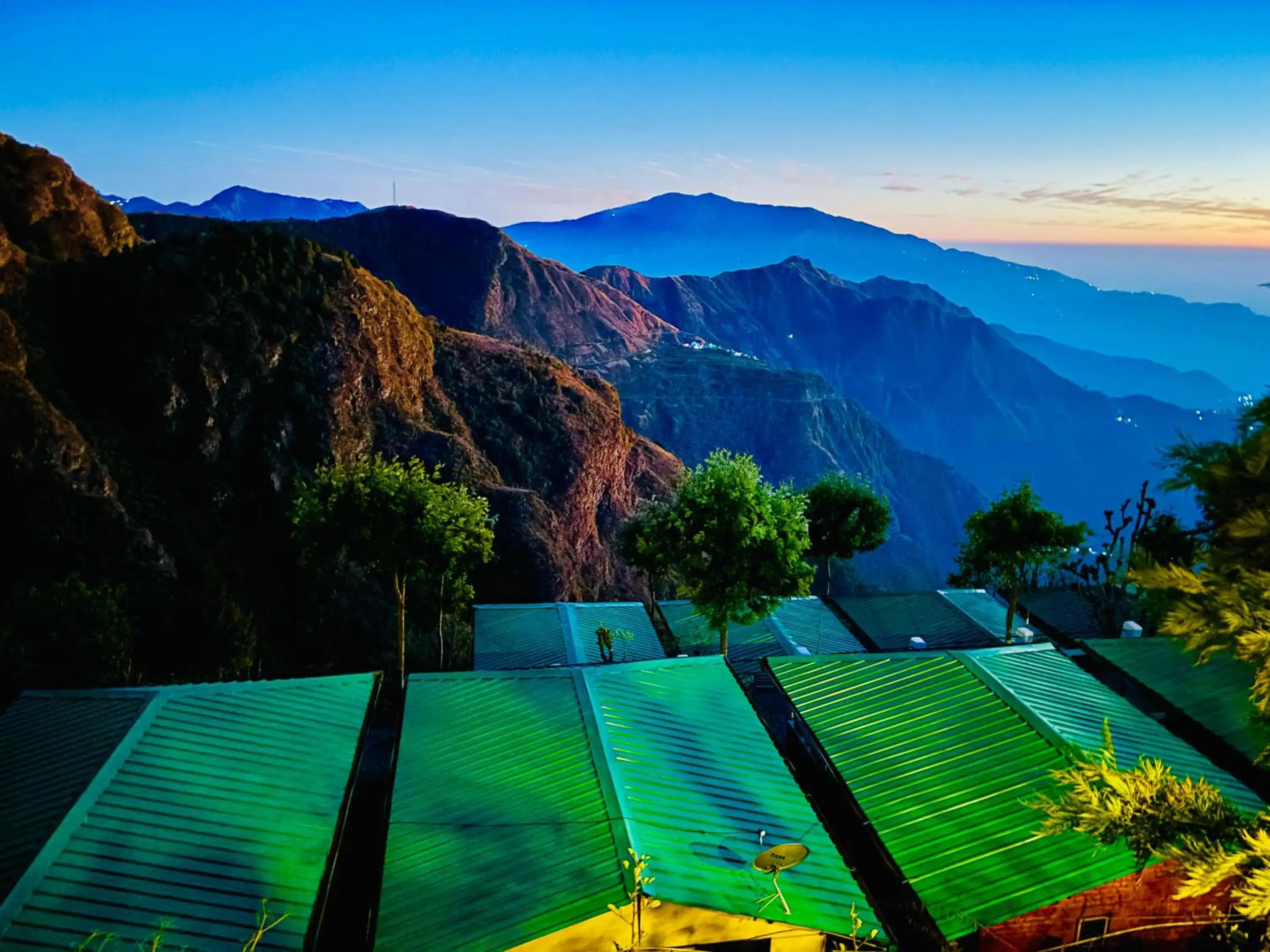 Property building in Room on the Roof, Viraatkhai-Chakrata, By Himalayan Eco Lodges Property building in Room on the Roof, Viraatkhai-Chakrata, By Himalayan Eco Lodges