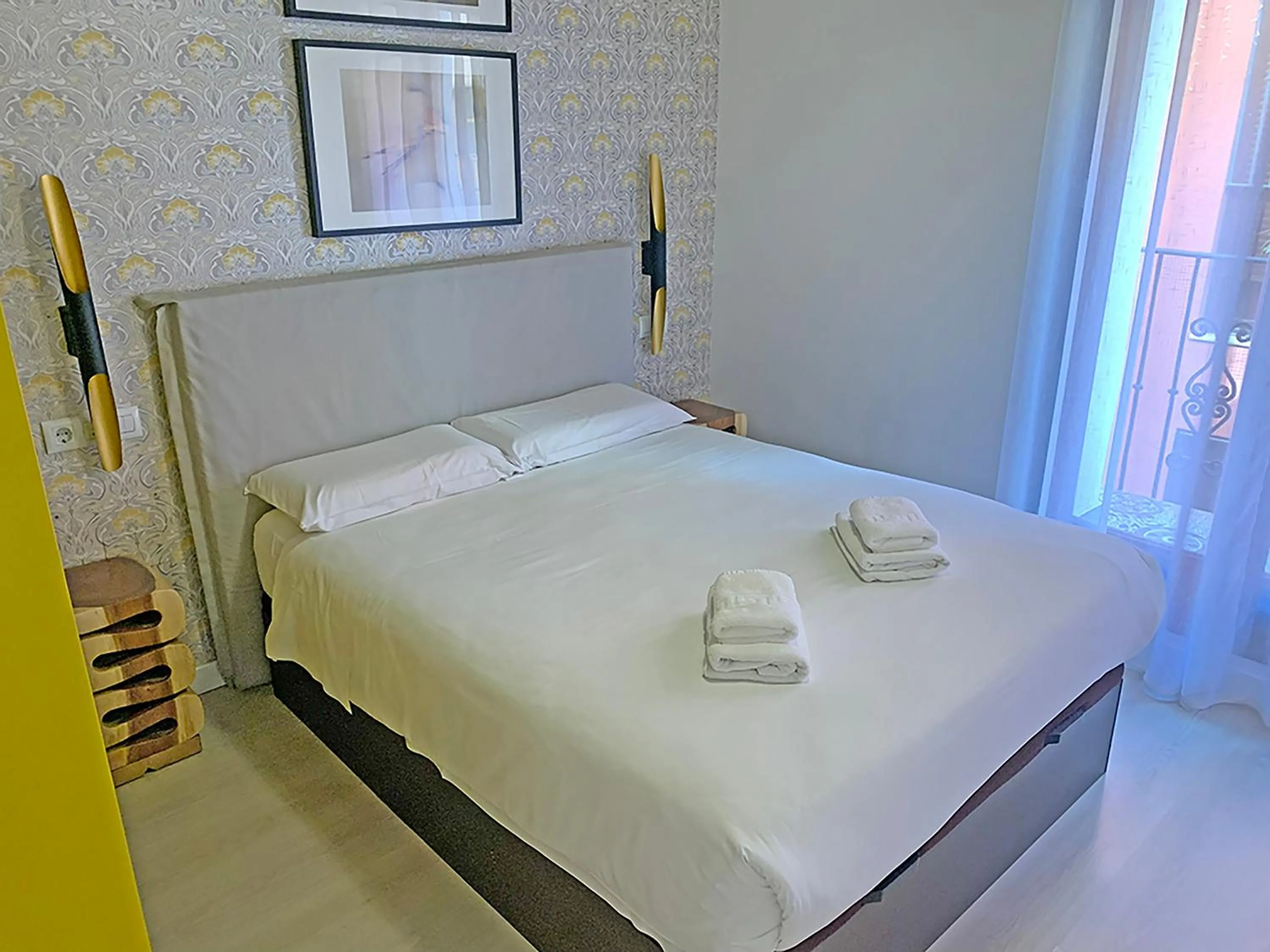 Bedroom, Bed in Apartamentos Real Suites Realejo 3000