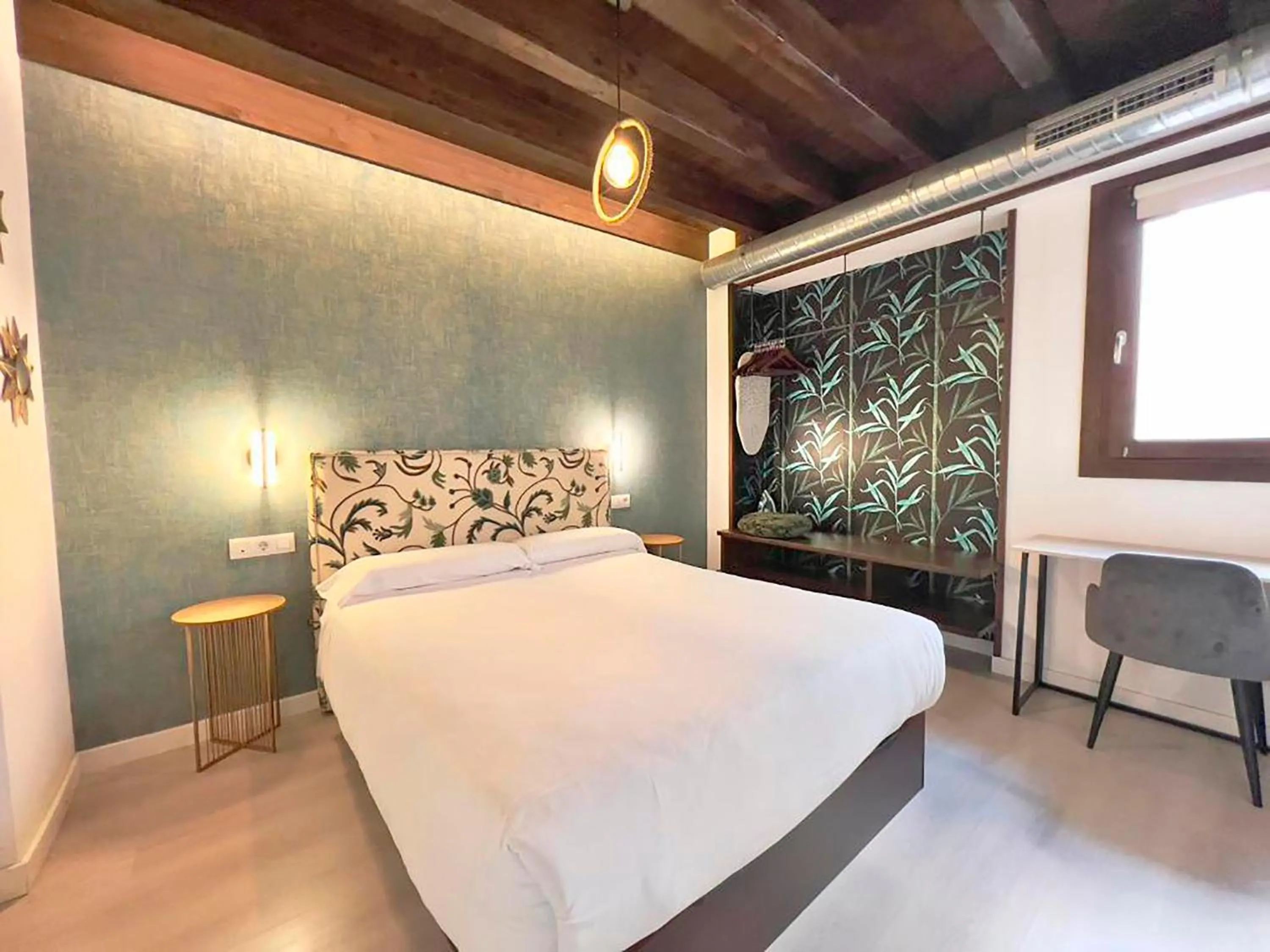 Bedroom, Bed in Apartamentos Real Suites Realejo 3000